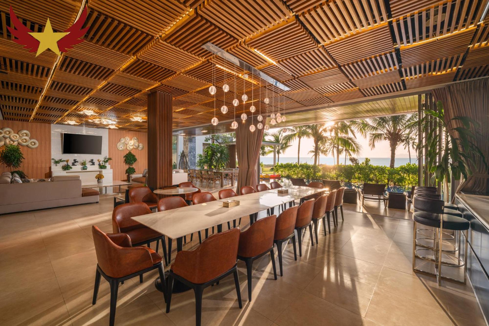 Villa The Five 8 Bedrooms Beachfront - K3