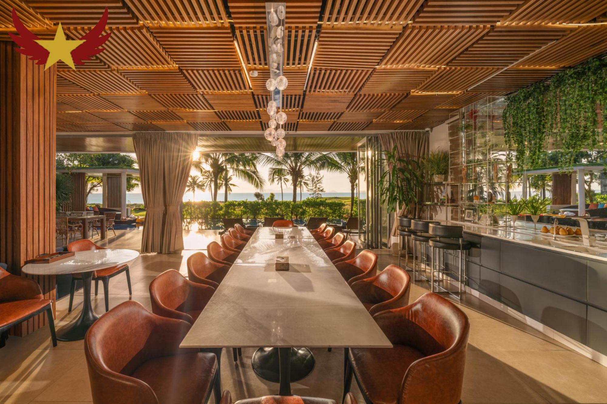 The Five 8 Bedrooms Beachfront - K3 *