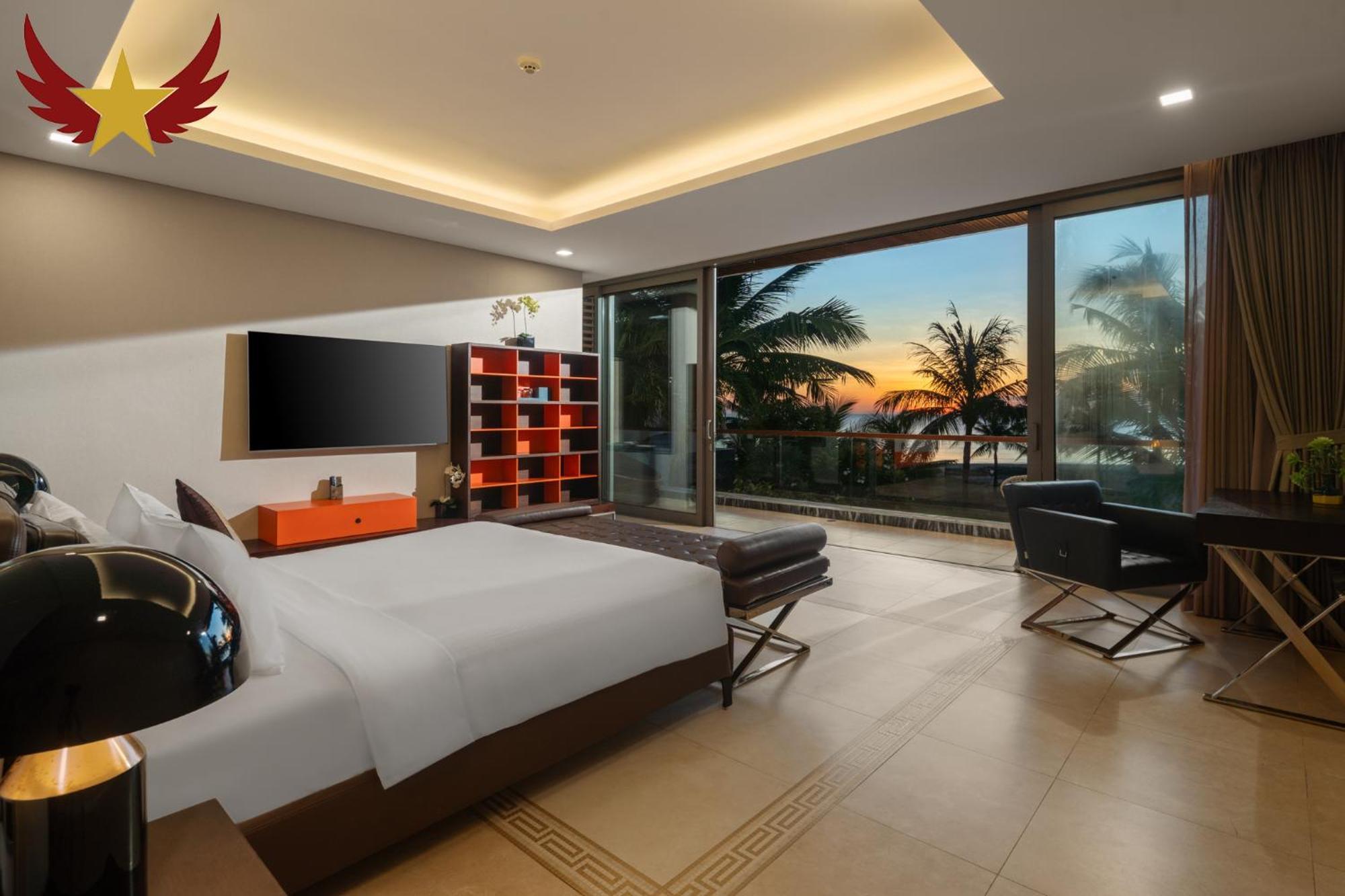 The Five 8 Bedrooms Beachfront - K3 * Da Nang