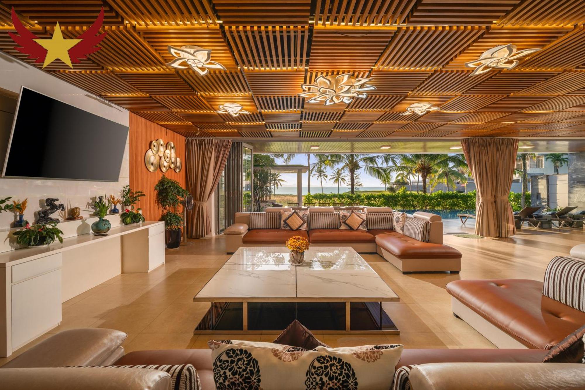 Villa The Five 8 Bedrooms Beachfront - K3