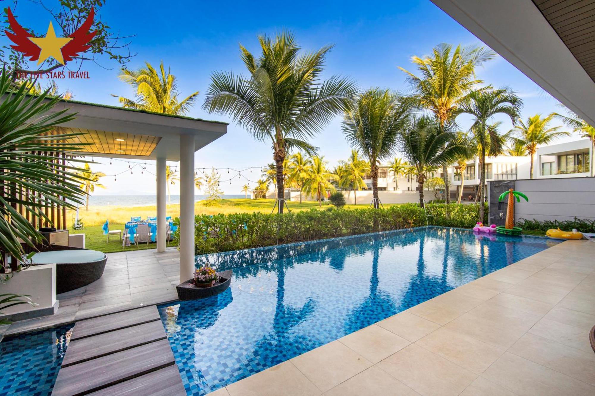 Villa The Five 8 Bedrooms Beachfront - K3