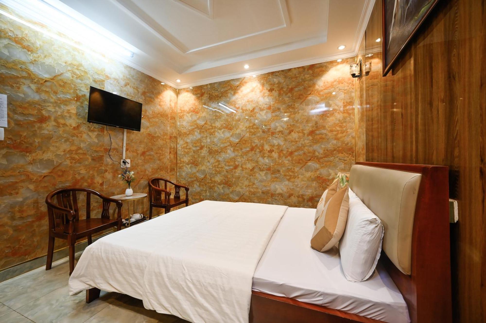 Ly Ly Hotel
