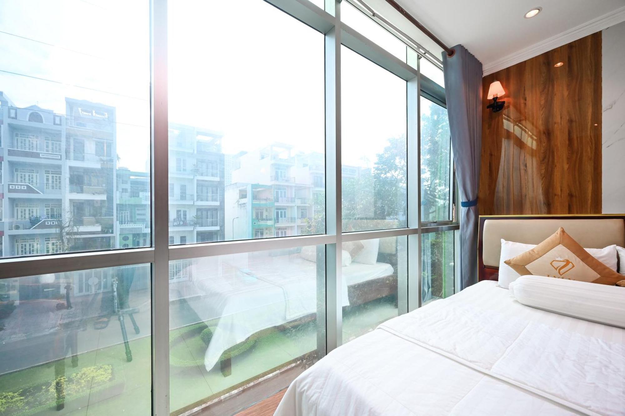 Ly Ly Hotel 3*