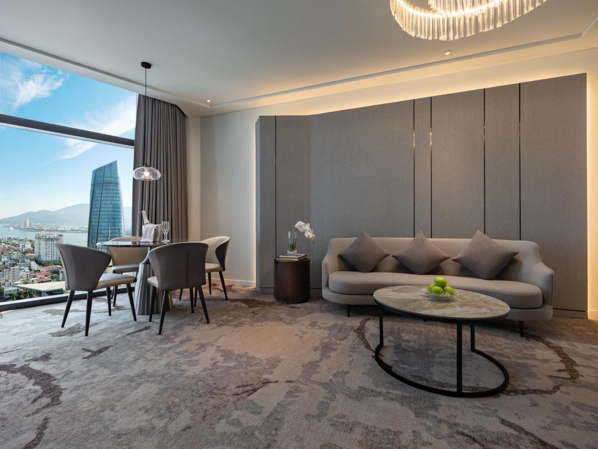 Hotel Crowne Plaza Centre By Ihg 5*