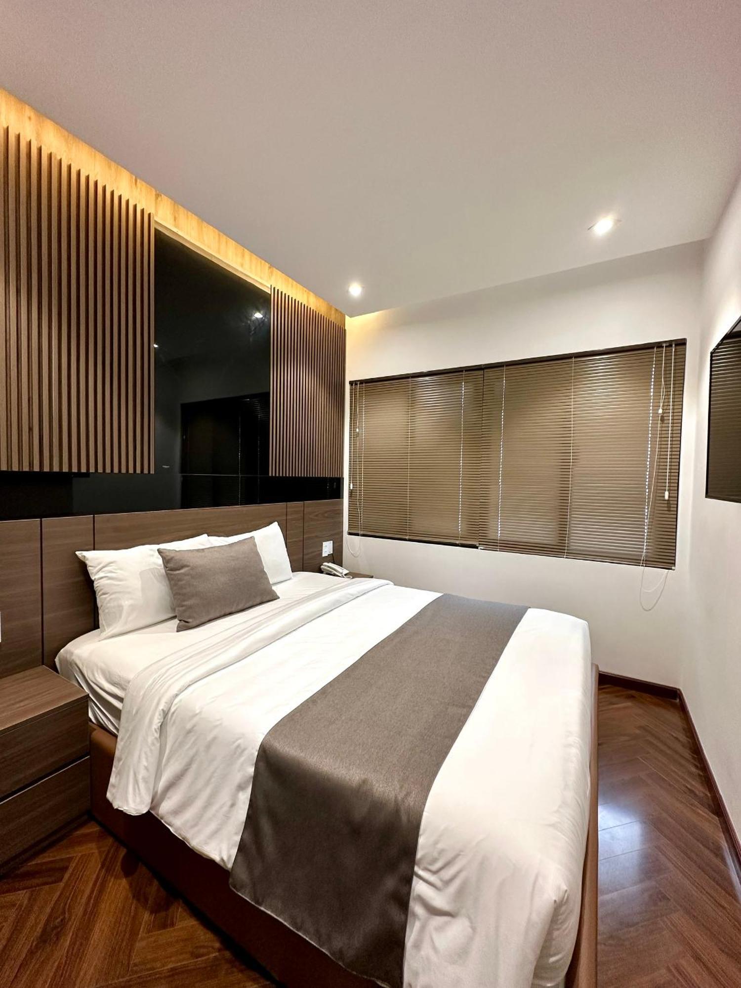 Long 2 Hotel *