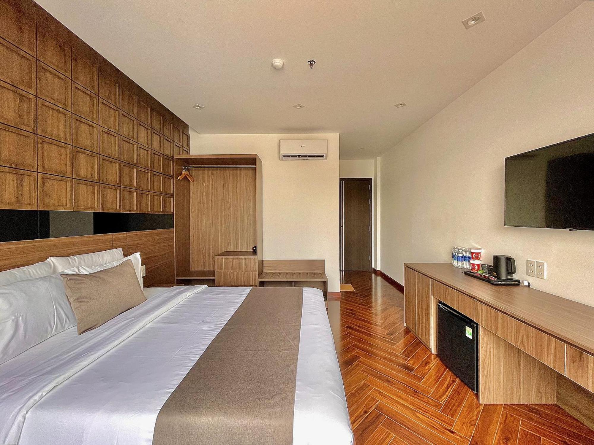 Hotel Long 2 *