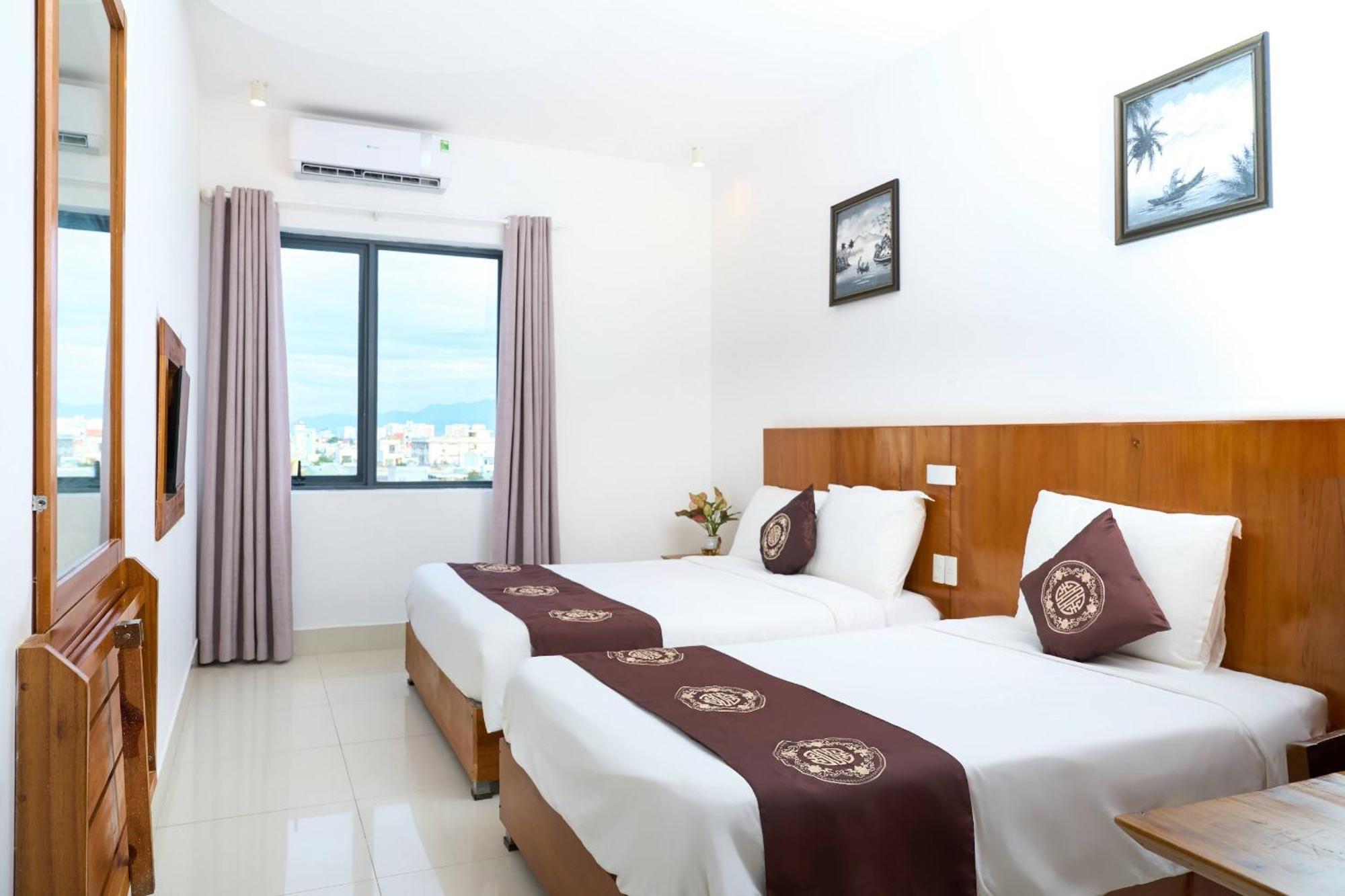 Bay Khách sạn 3*