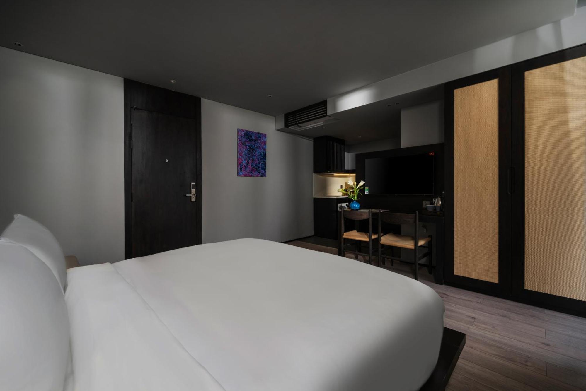 The Hem And Hotel