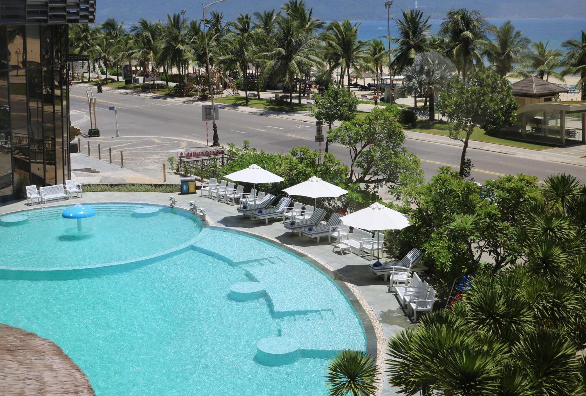 Holiday Beach Hotel Danang Hotel