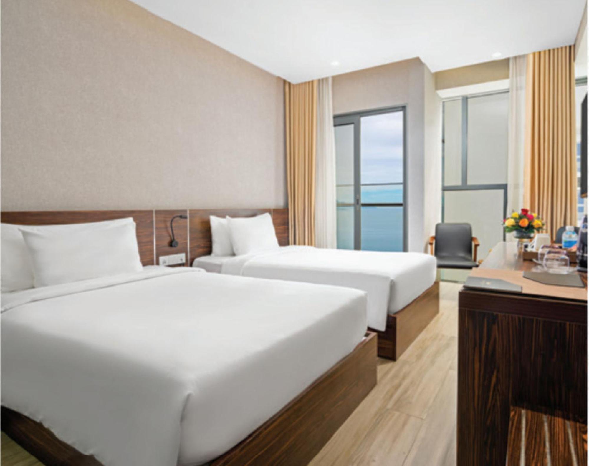 Hotel Emerald Bay & Nha Trang