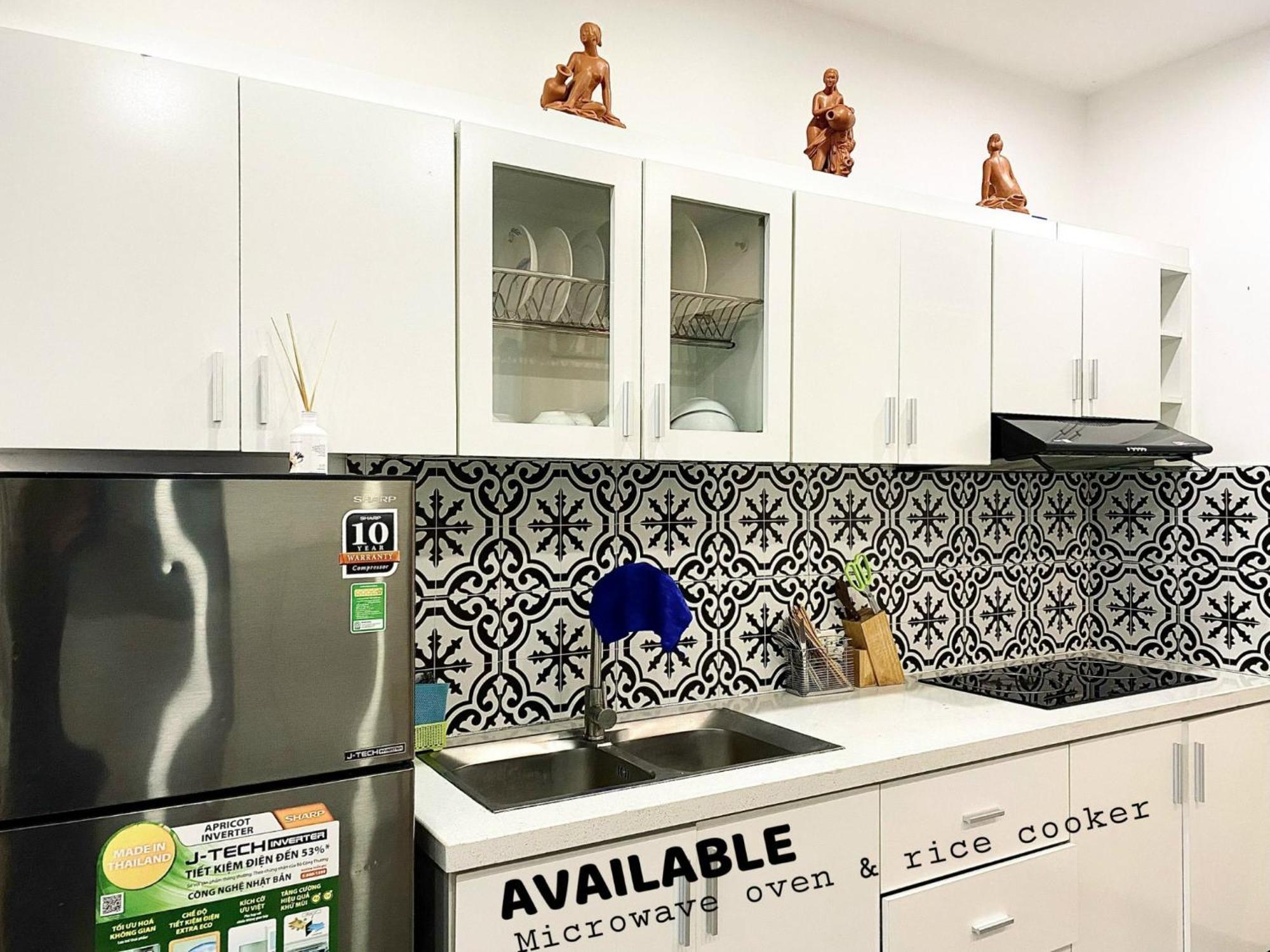 Beautiful 2 Bedroom Apartment *