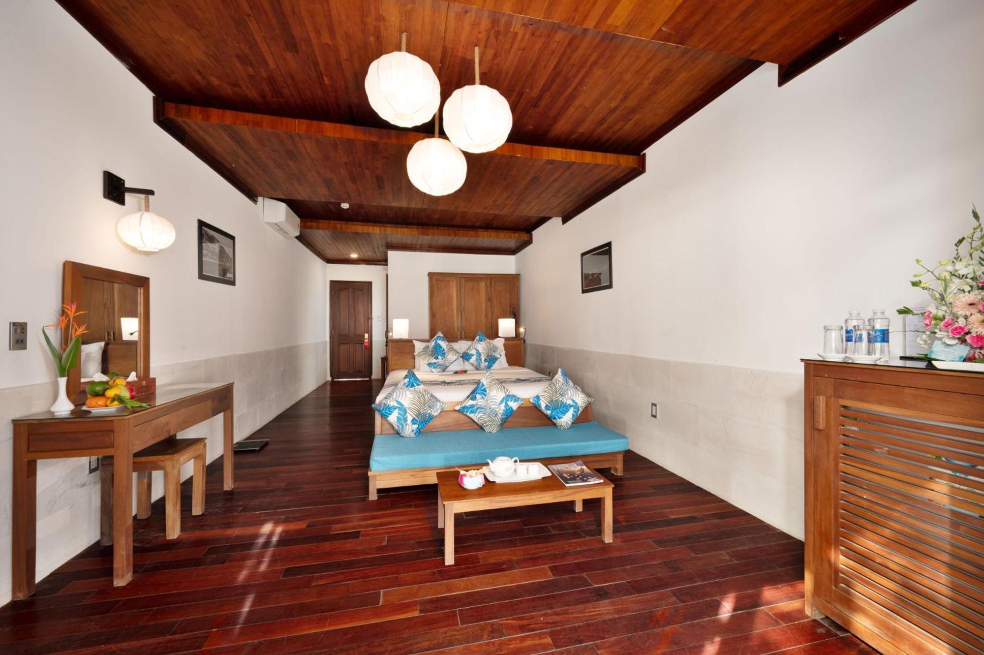 Vinh Hung Riverside Resort&spa Resort