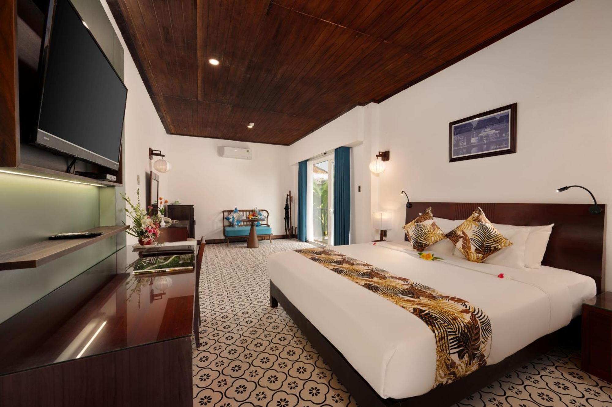 Vinh Hung Riverside Resort&spa