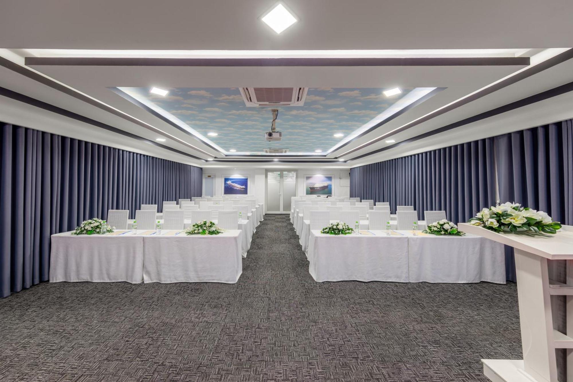 Kay - Near Dragon Bridge Hotel 3*