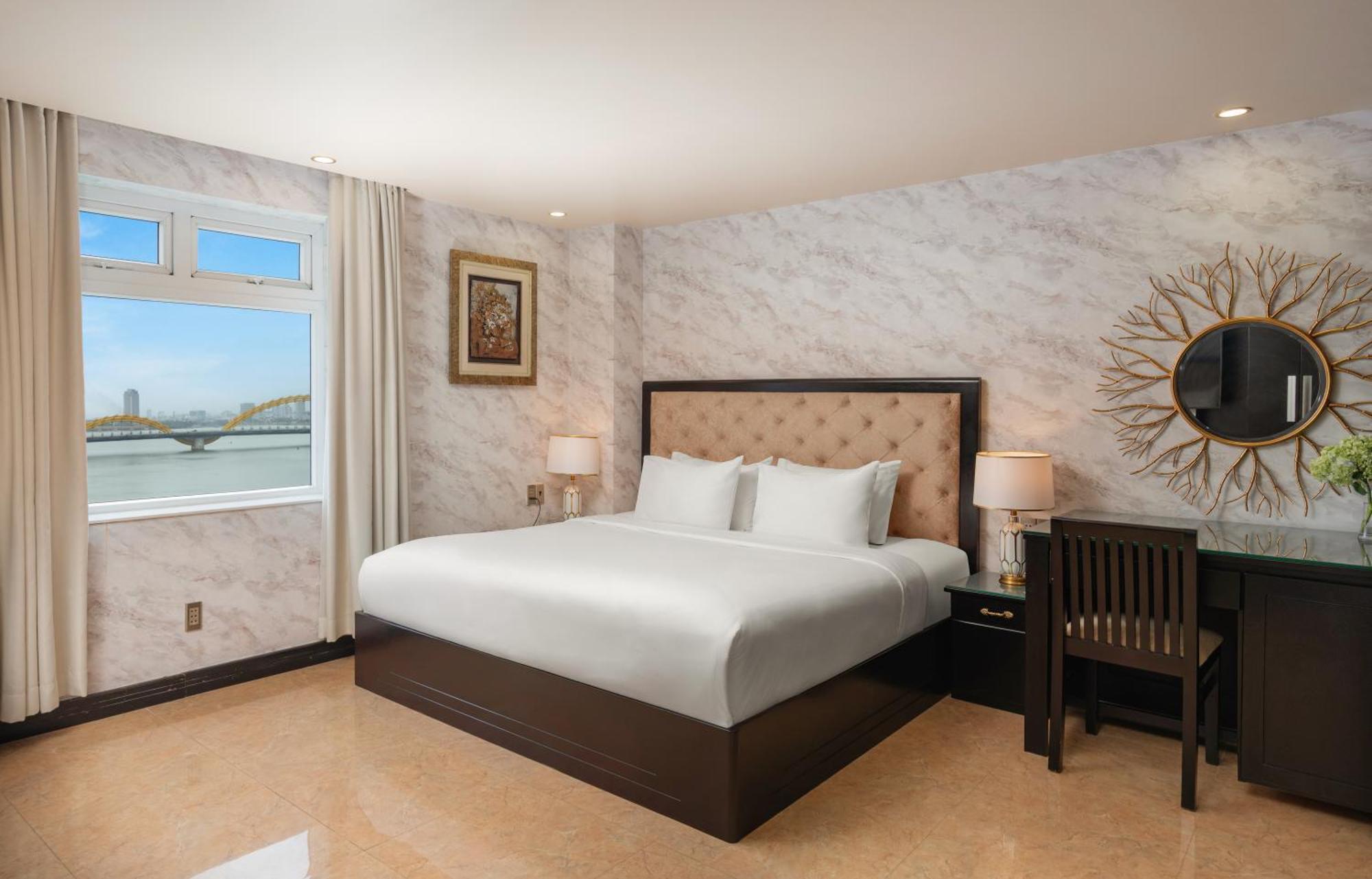 Kay - Near Dragon Bridge Hotel 3*