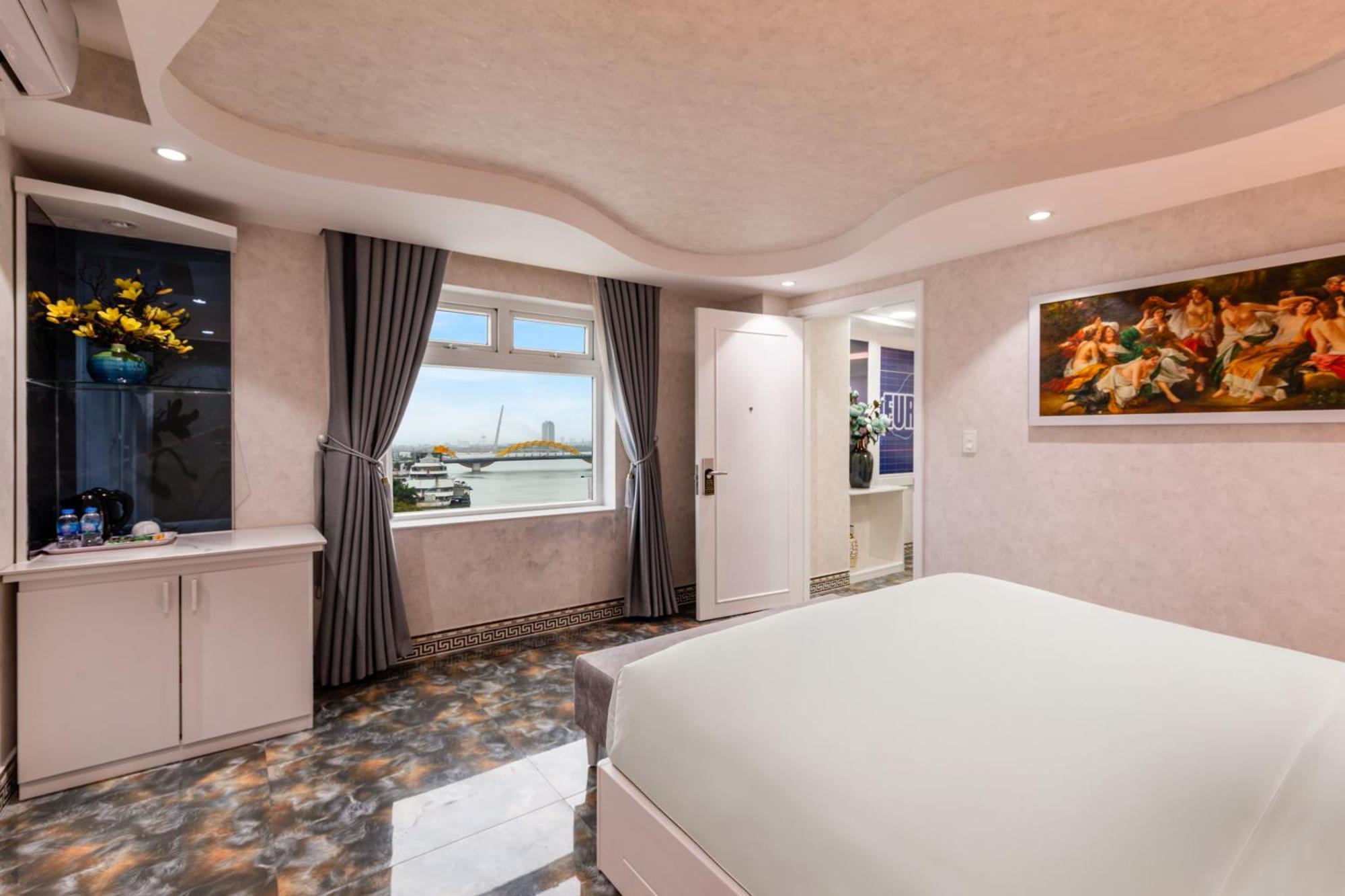 Hotel Kay - Near Dragon Bridge 3*