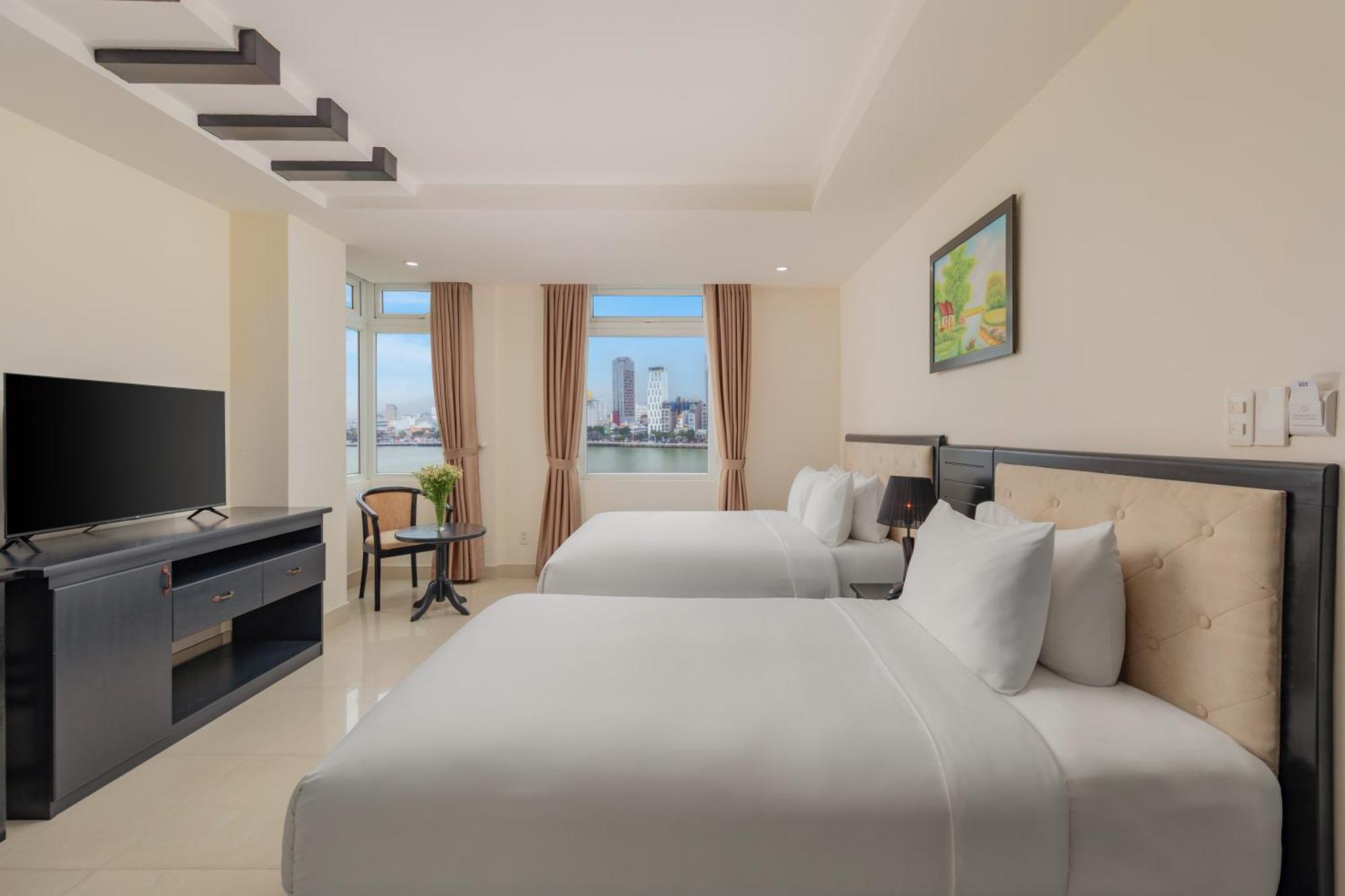 Kay - Near Dragon Bridge Hotel Da Nang