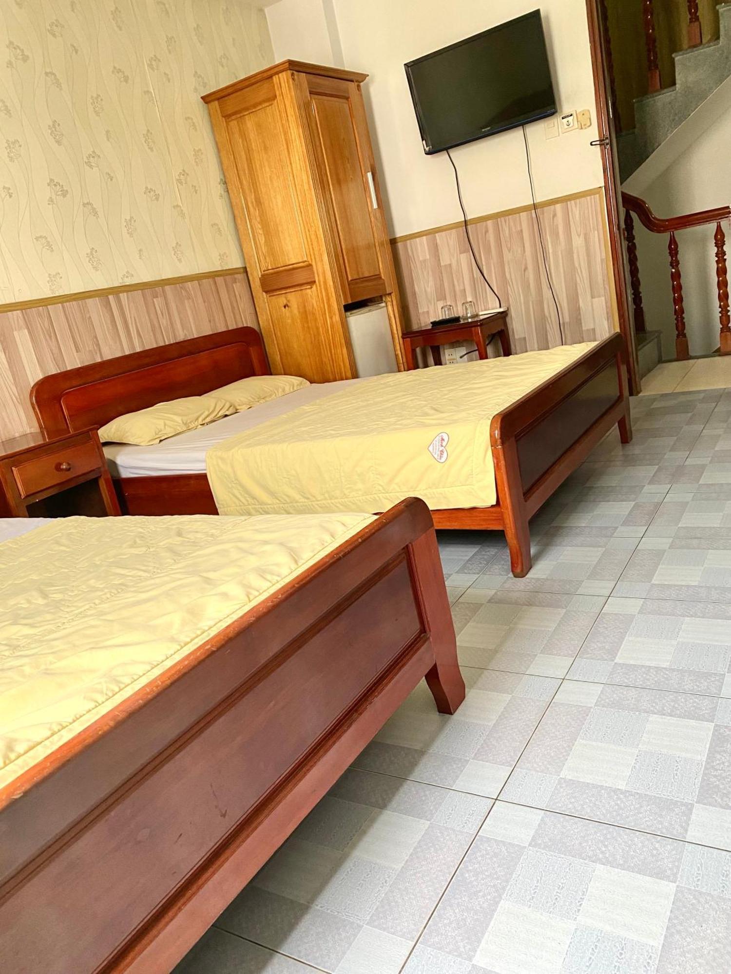 Tue Tinh Hotel *