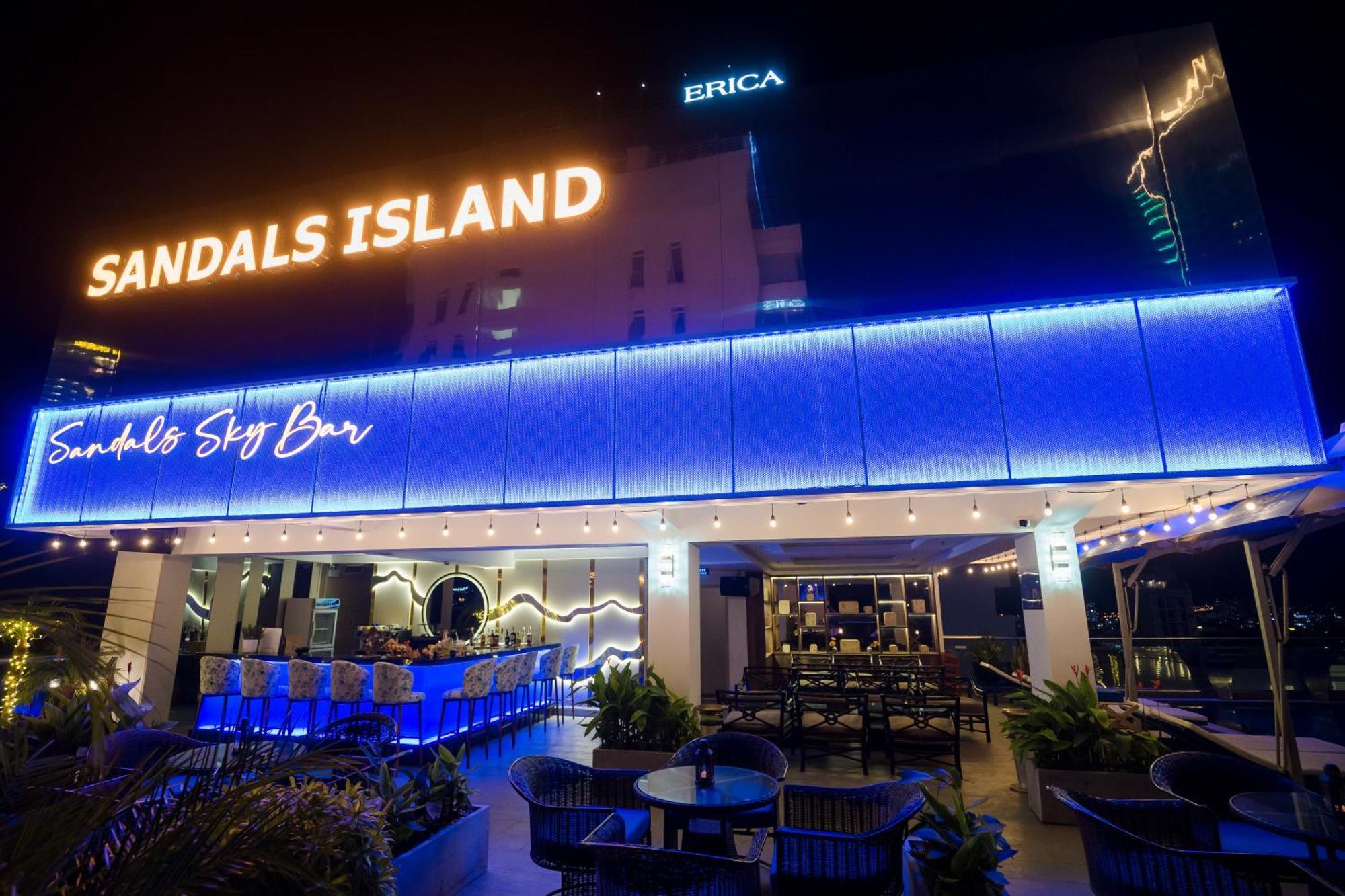 Sandals Island Hotel 4*