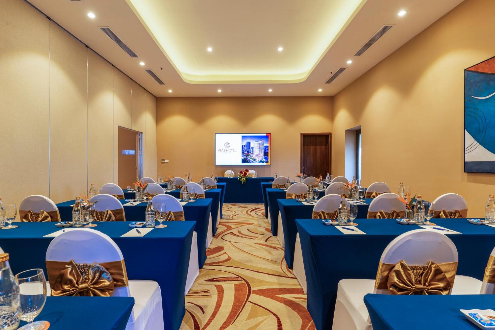 Hotel Vias - Transportation Included