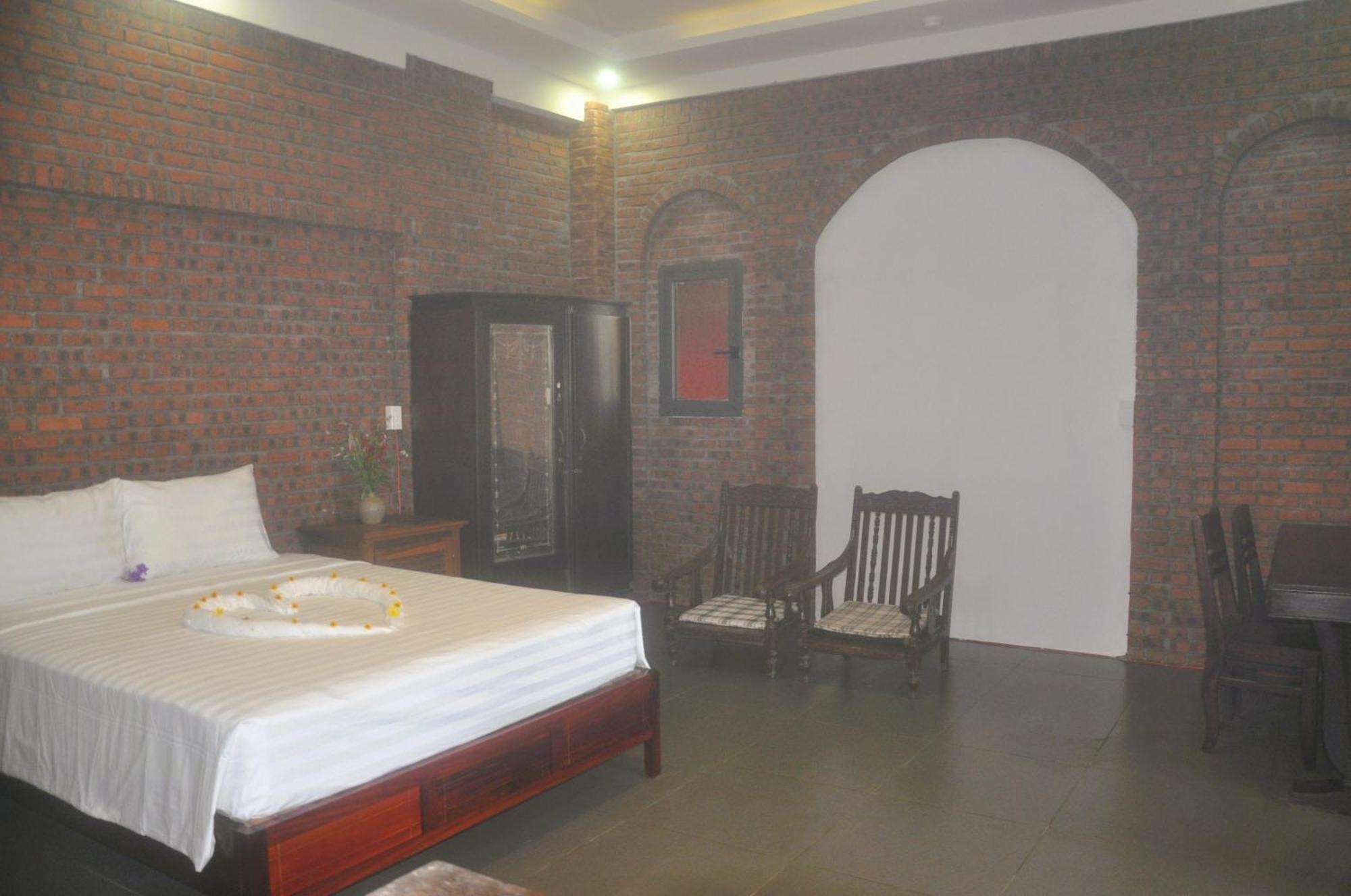 Autumn Bay Retreat Hotel