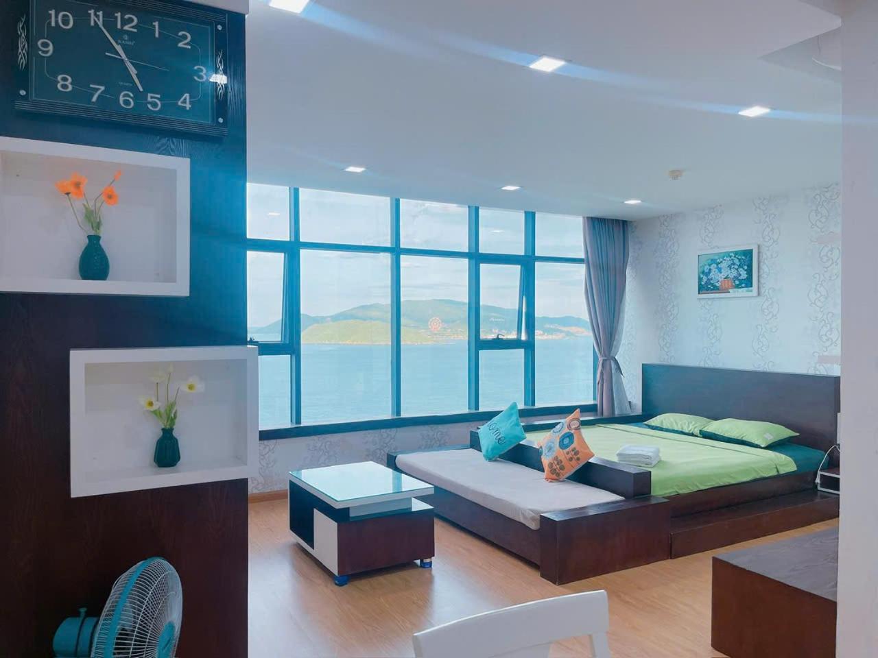 Apartment Gold