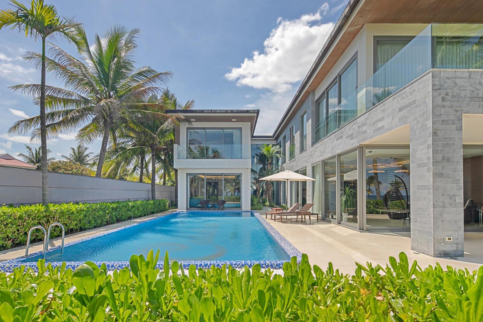 The Ocean Pool View Beachfront *