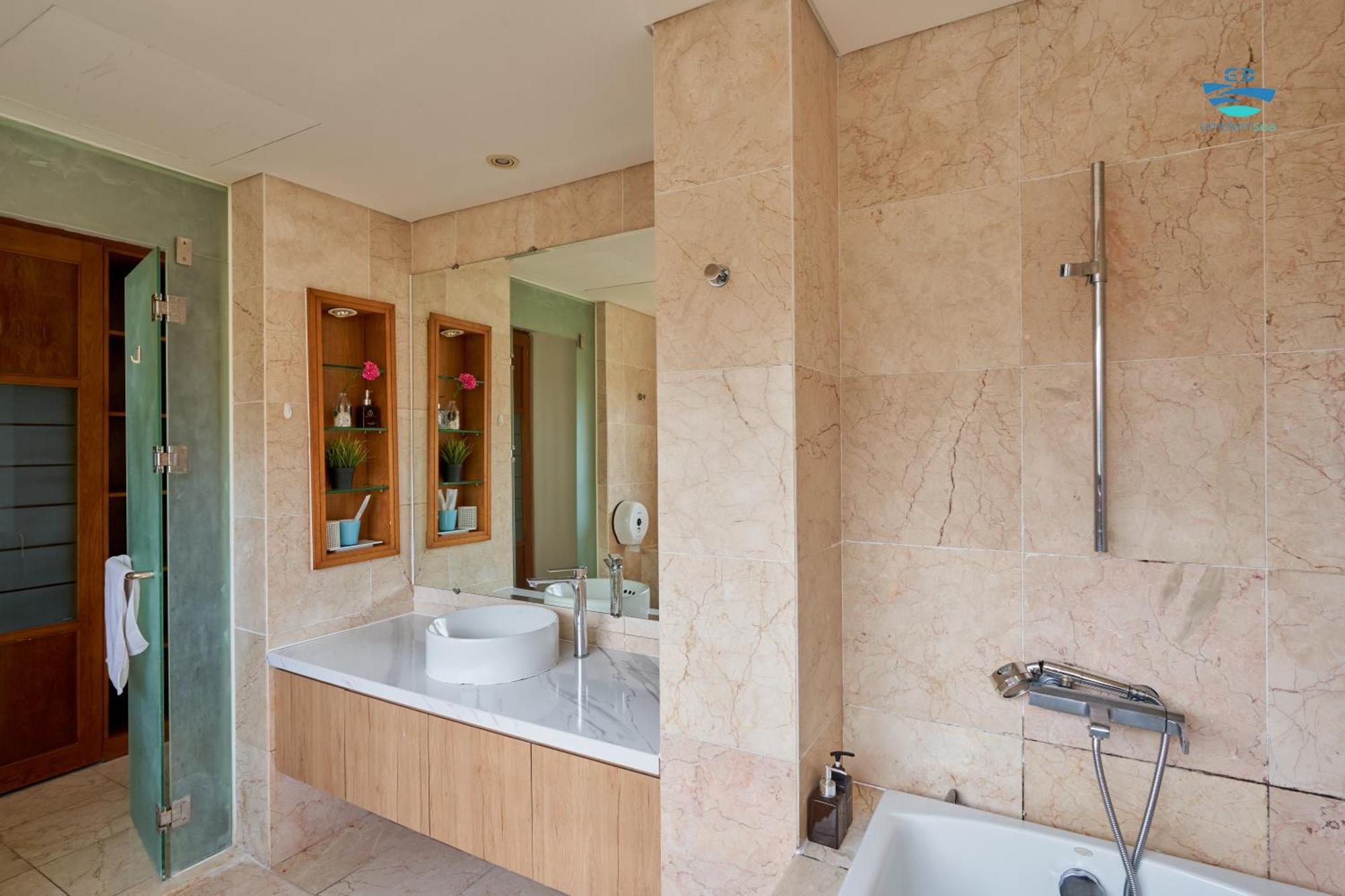 The Ocean Pool View Beachfront Villa Da Nang