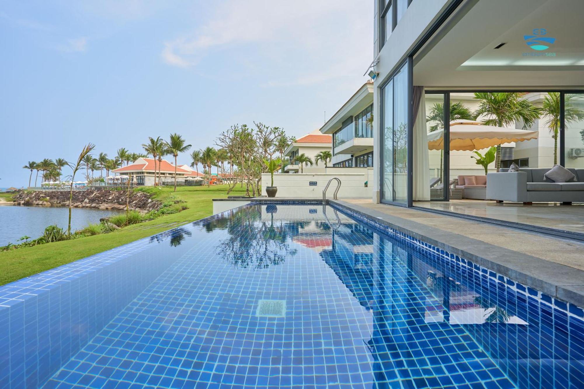 The Ocean Pool View Beachfront *