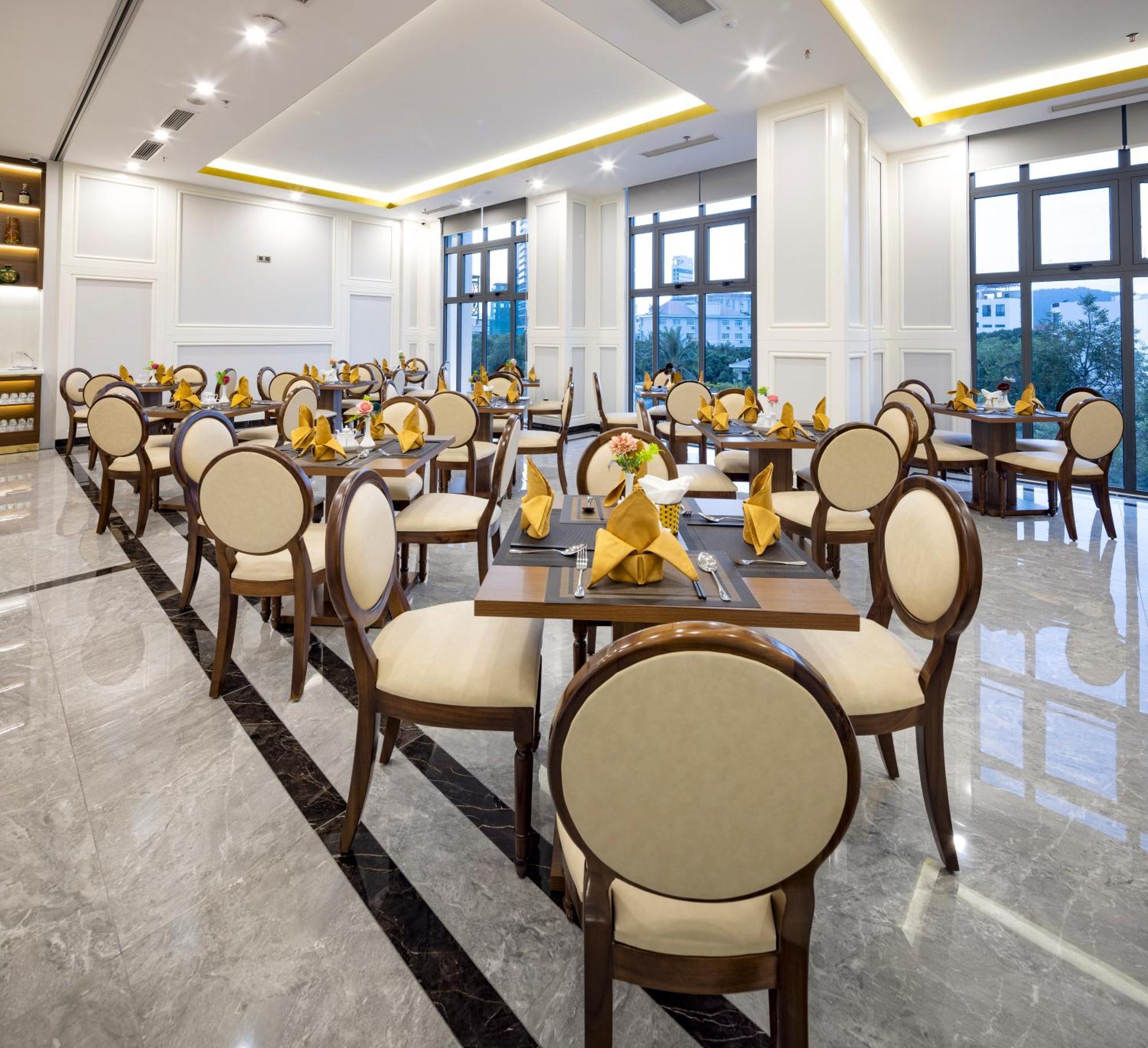 Hotel Avari 4*