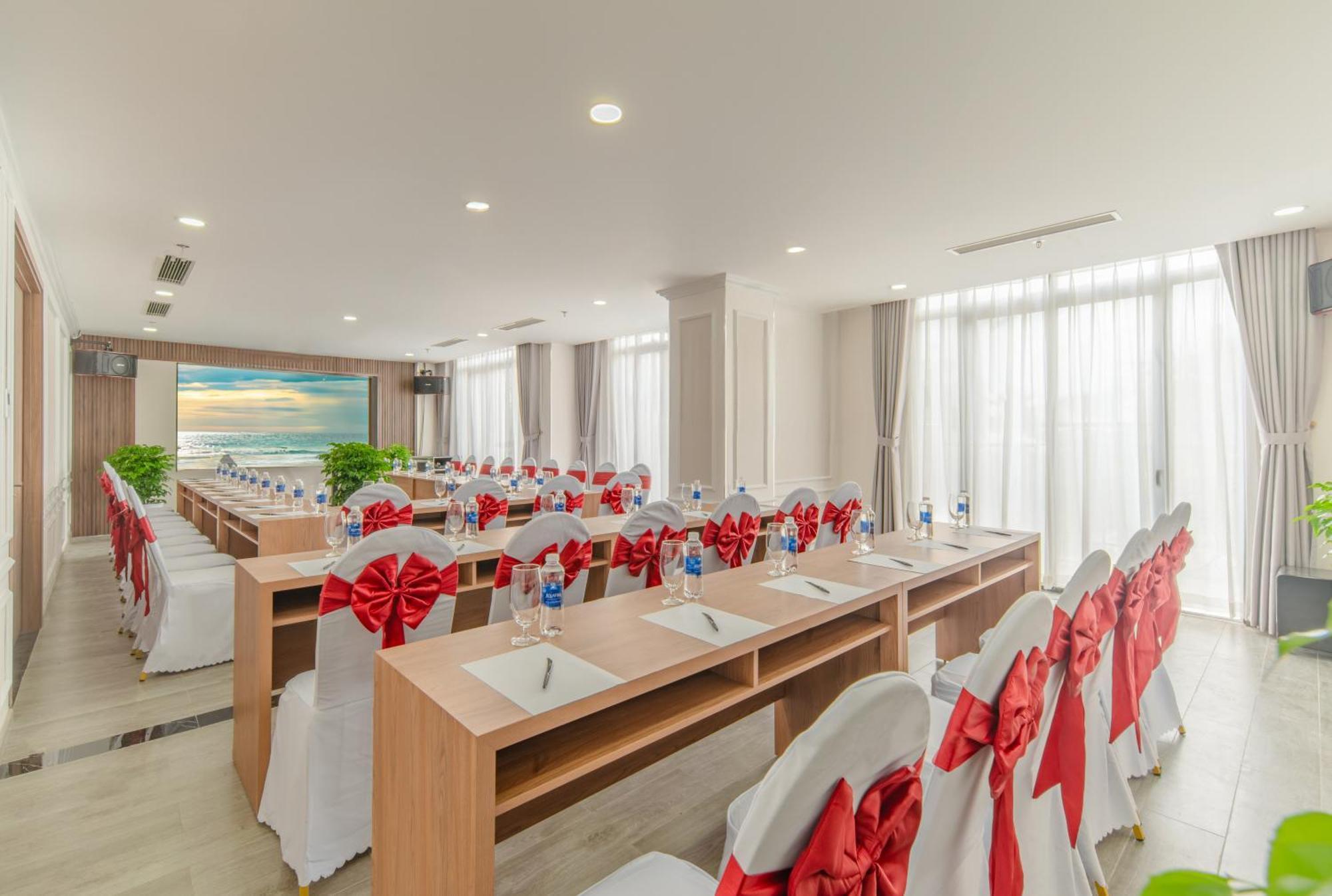 Hotel Avari 4*