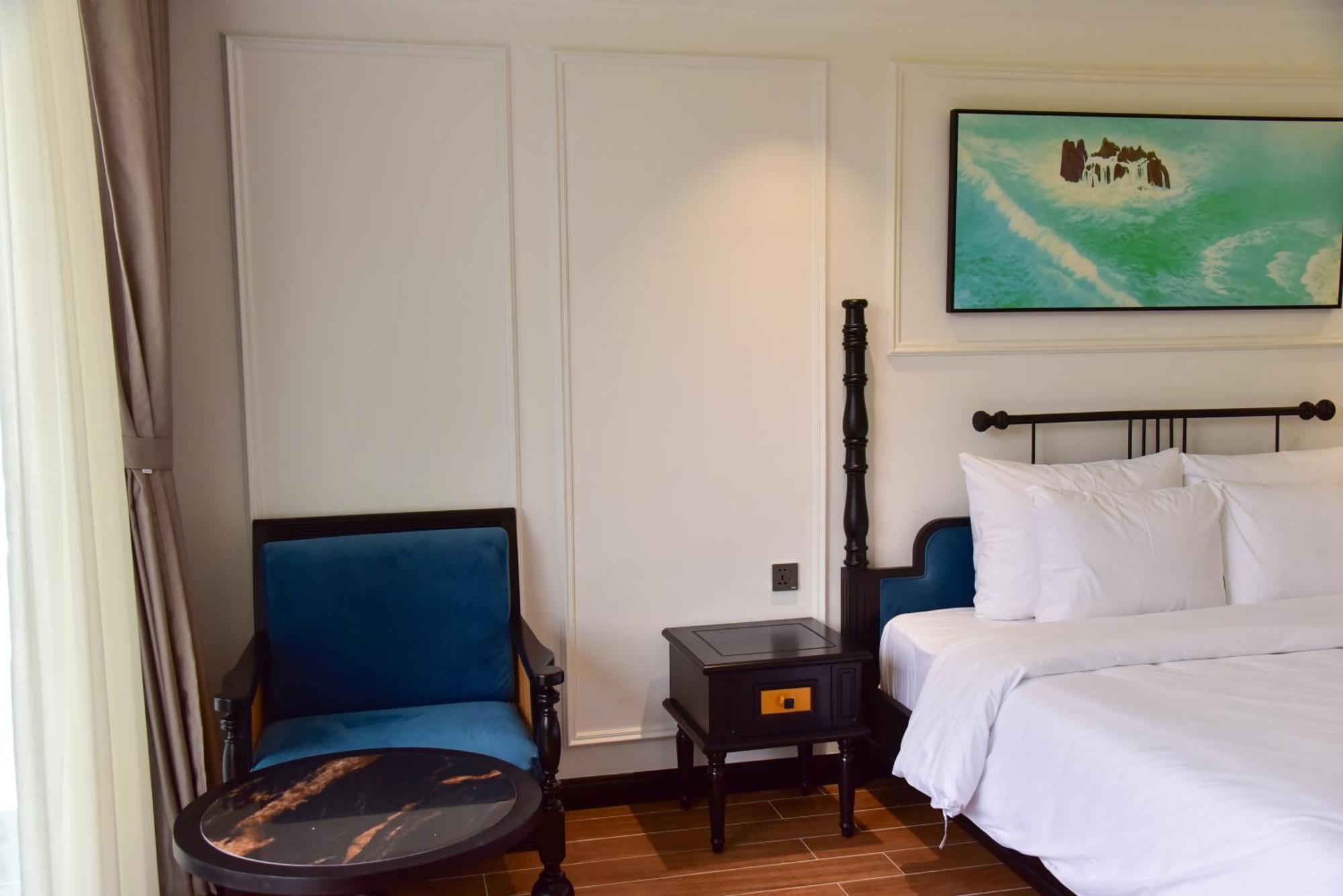 The Vista 4*