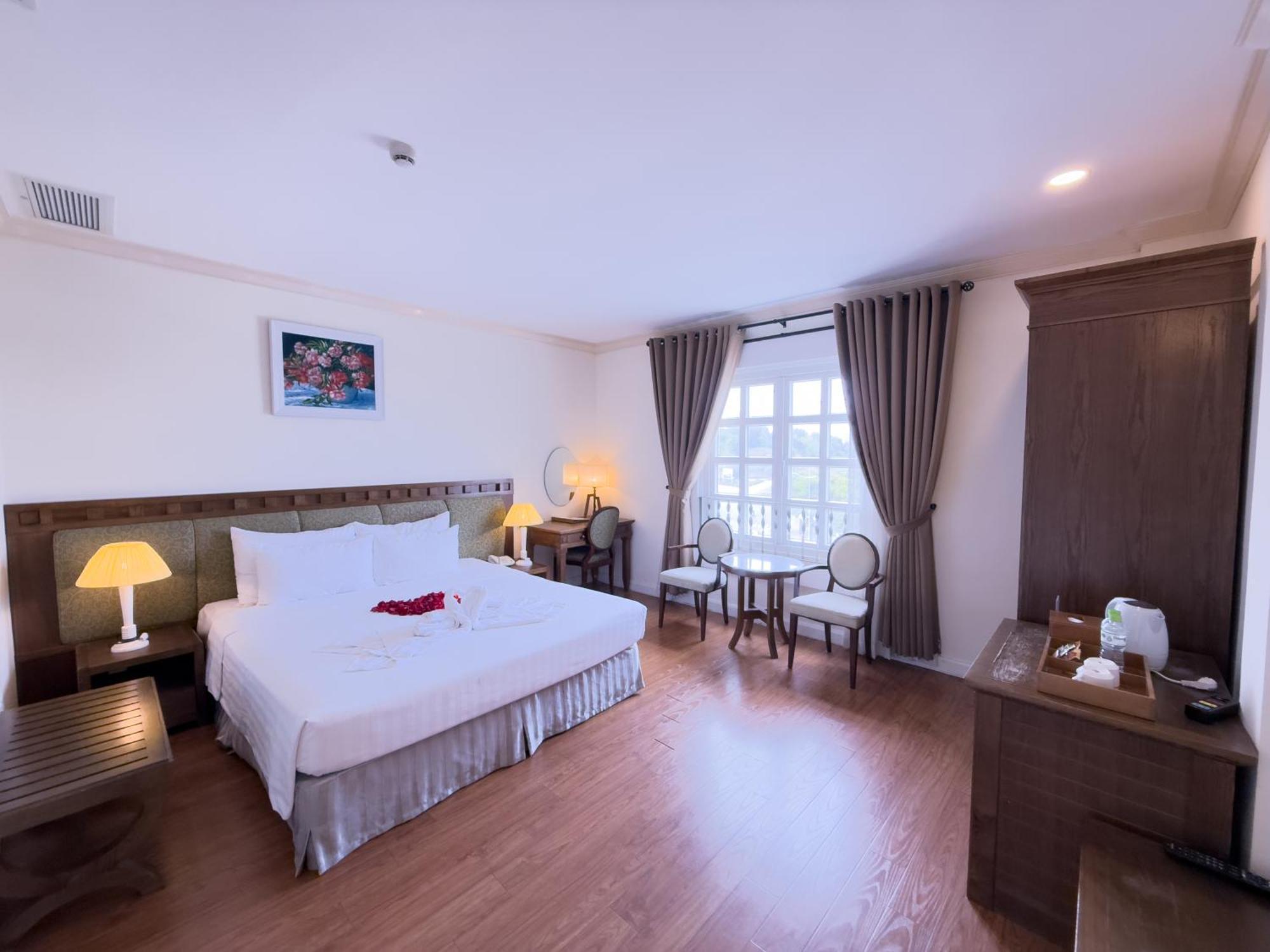 Phoenix Khách sạn 3*