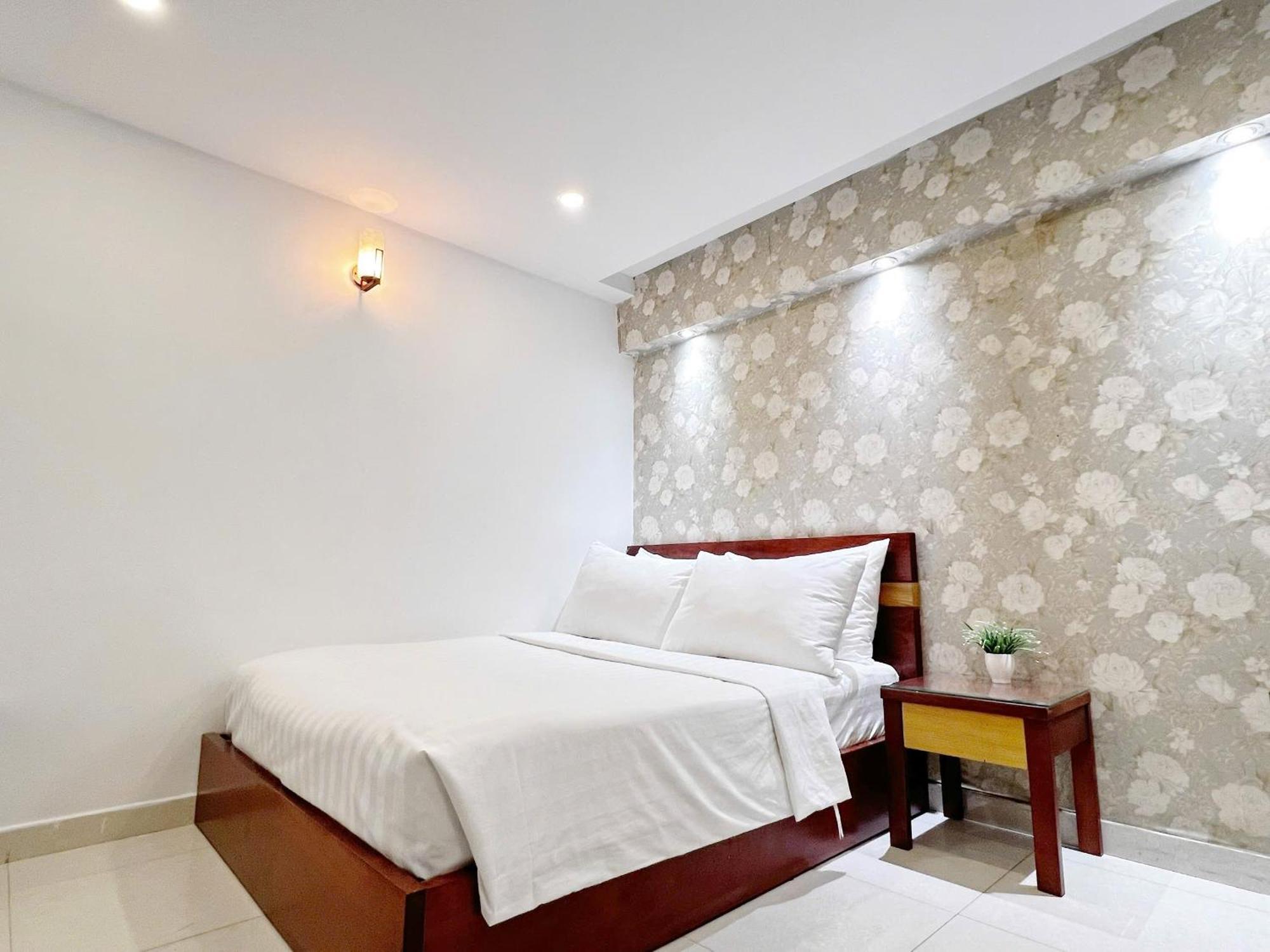Khách sạn Saigon Europe