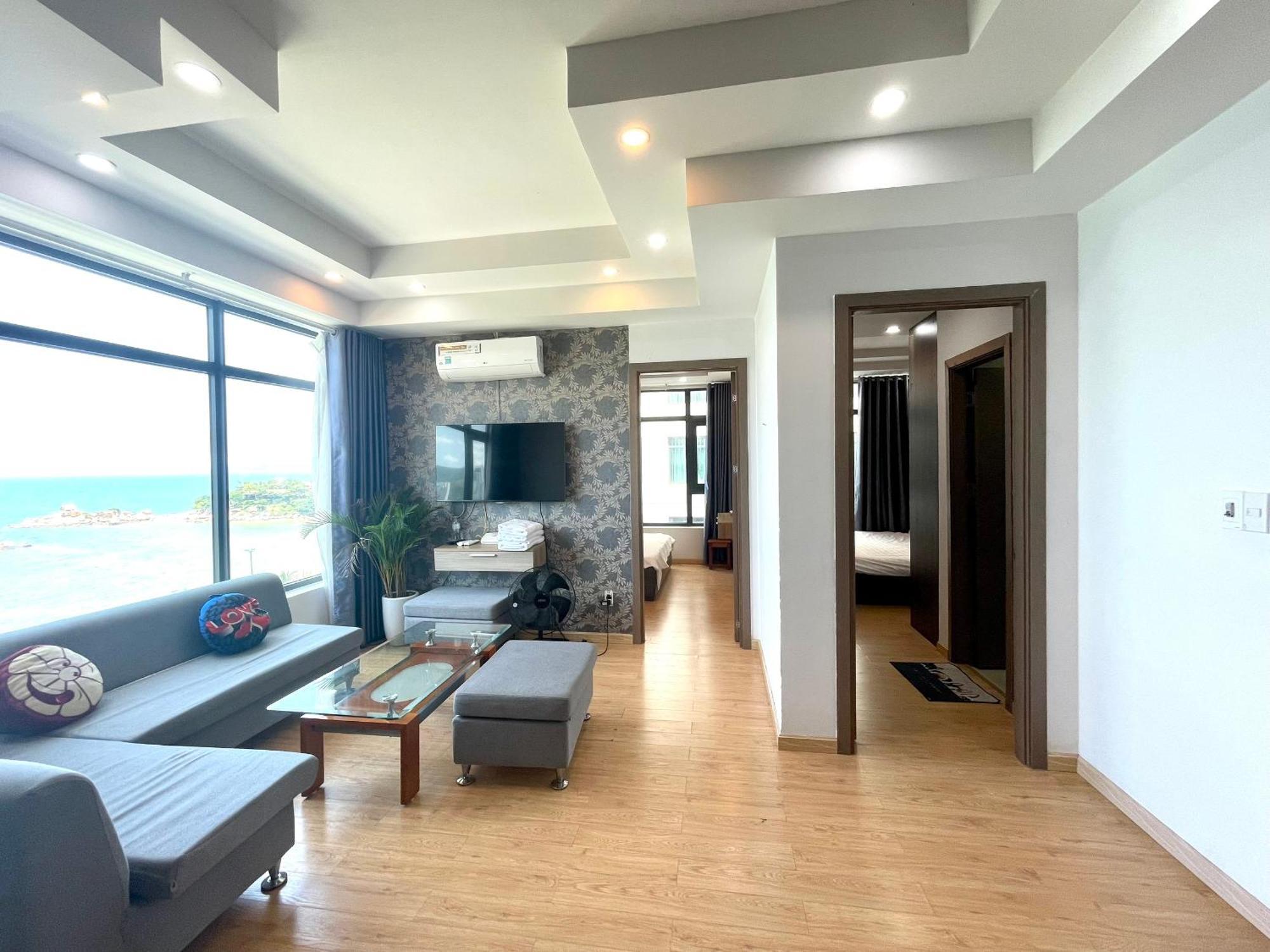 Beachfront Hon Chong Apartment