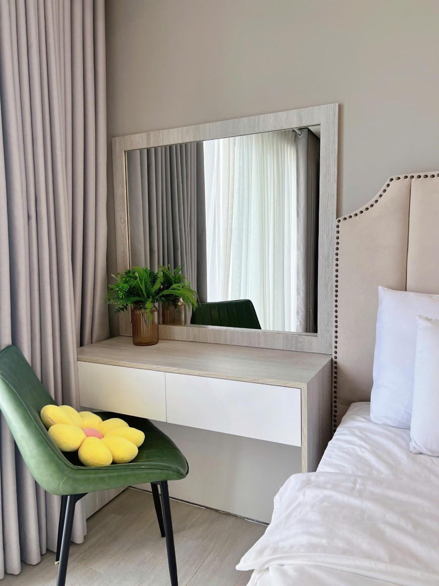 Two Connecting With Ocean View At Center Apartment