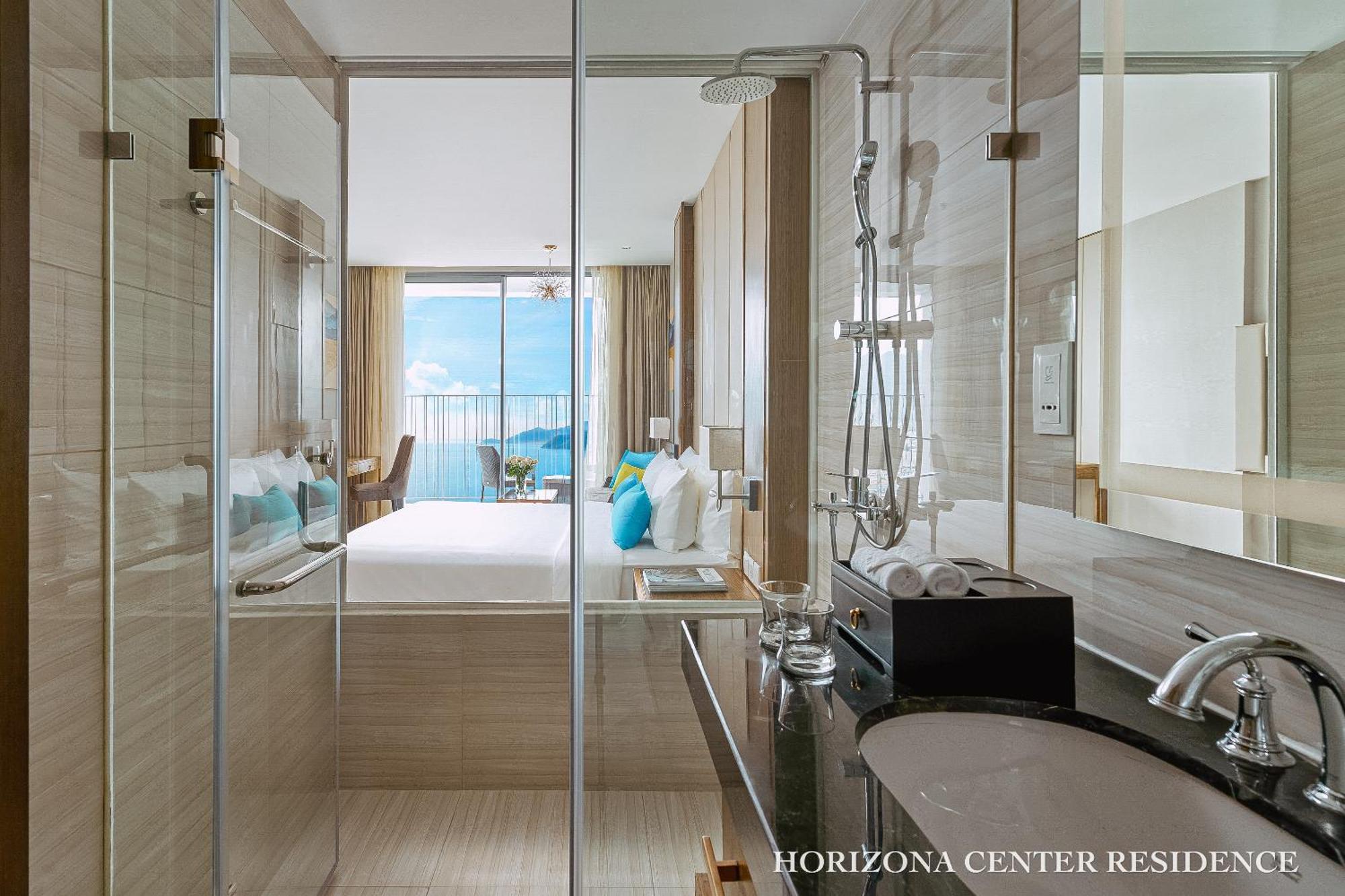 Grand Oceanfront Premier Centre Apartment *