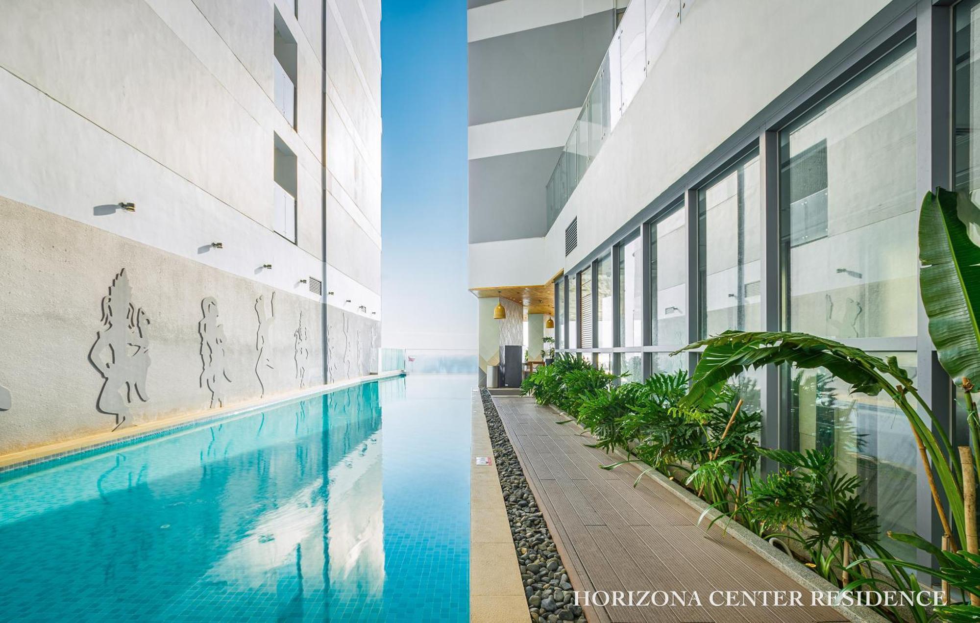 Grand Oceanfront Premier Centre *