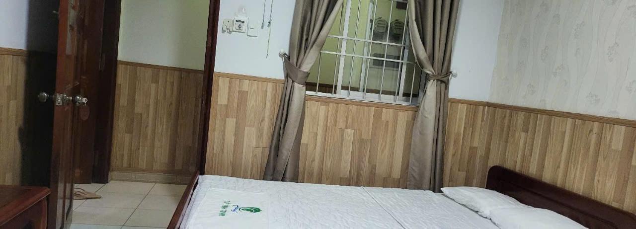 Tue Tinh Hotel *