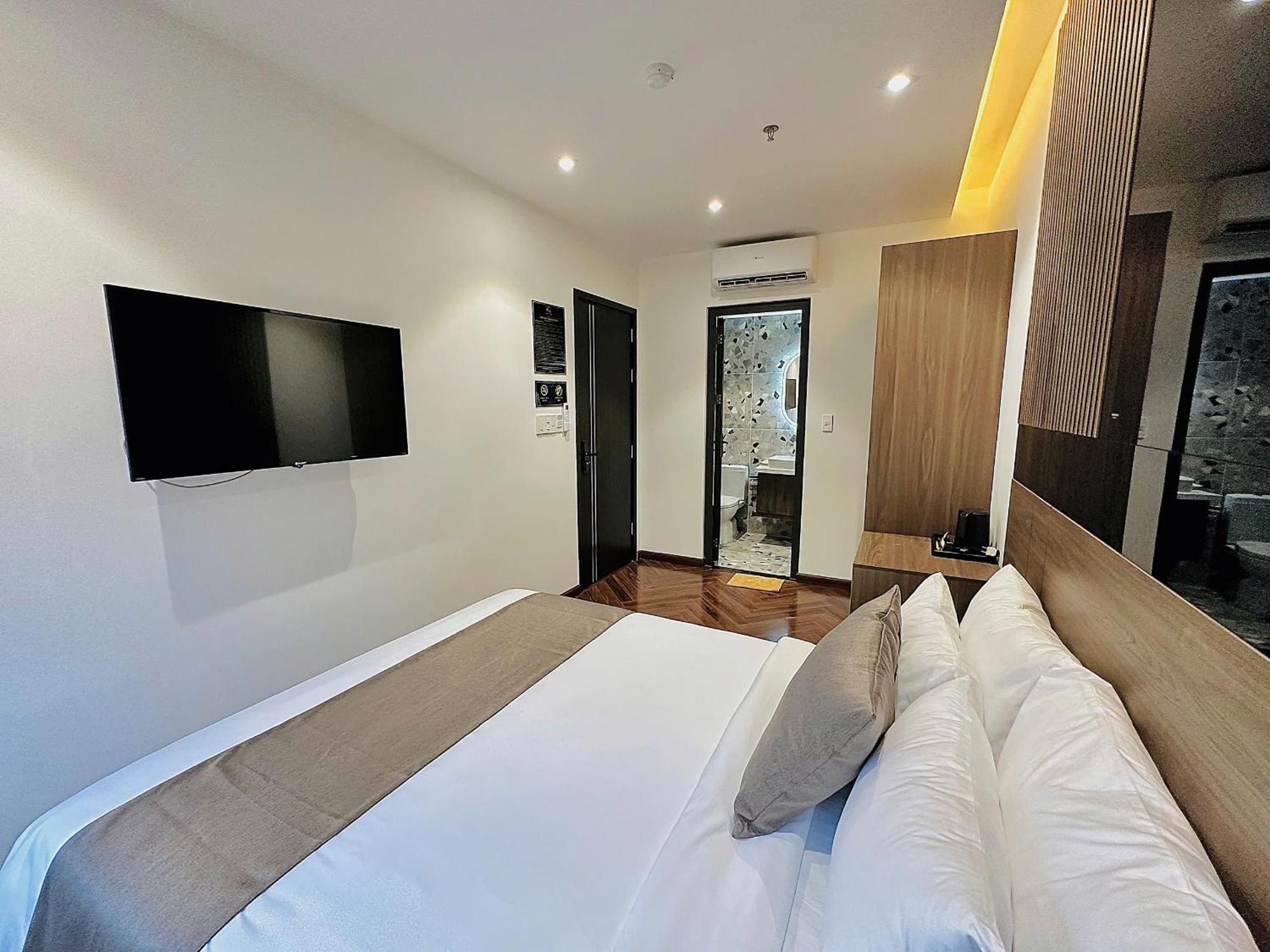 Long 2 Hotel *