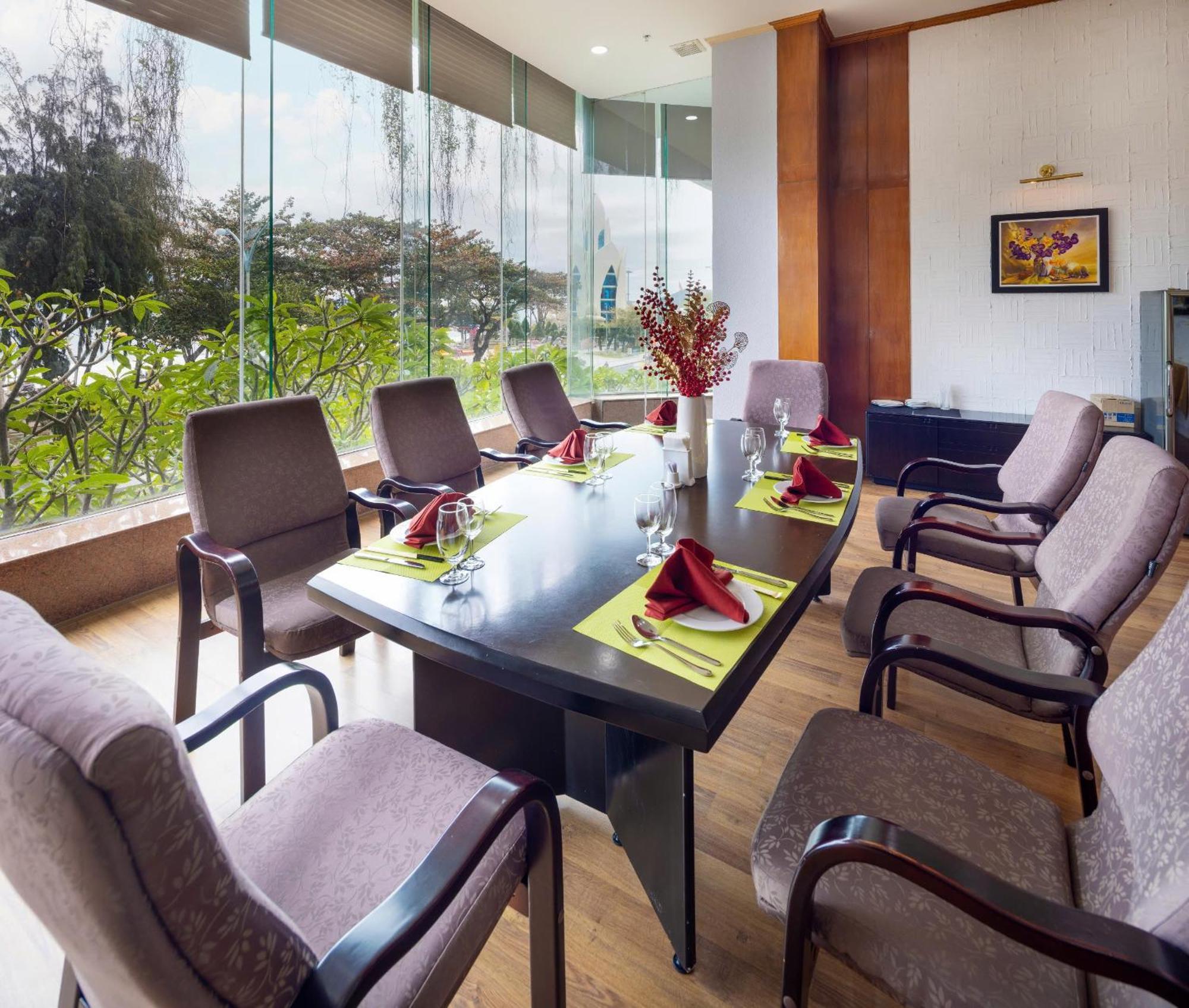 Nha Trang Lodge Hotel 4*