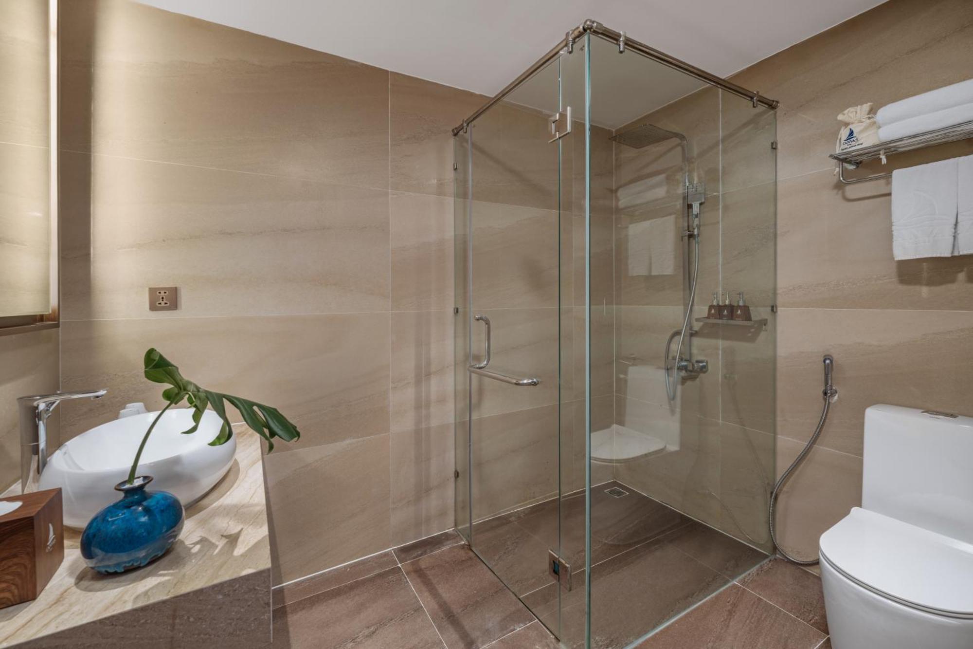 Canvas Hotel