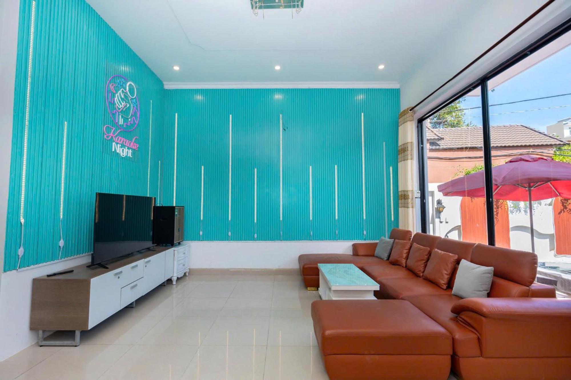 Sunday 168 - Free Bida Karaoke - Gan Bien Bai Sau Thuy Villa