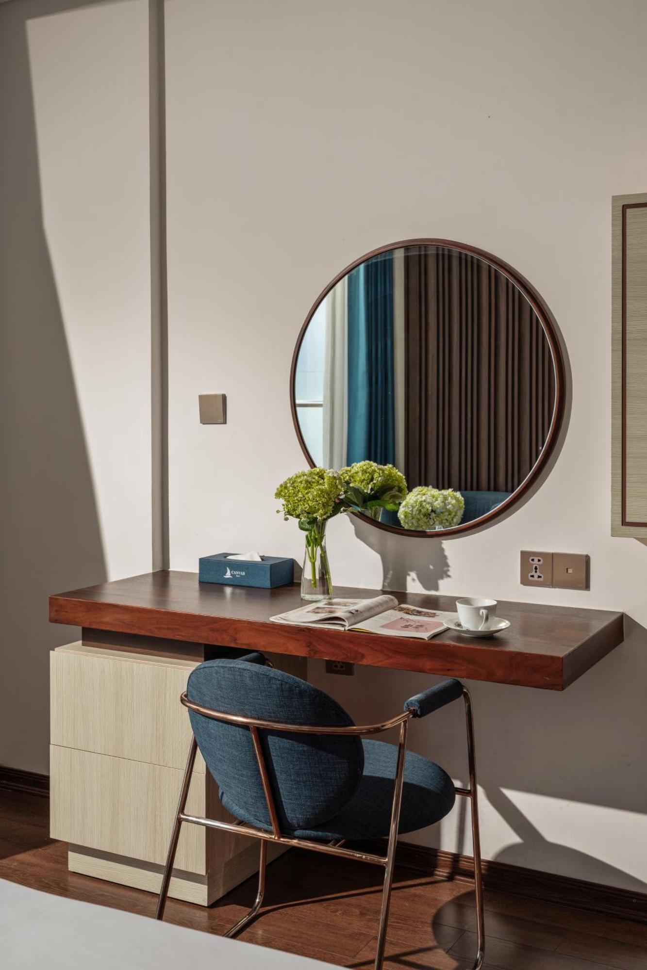 Hotel Canvas