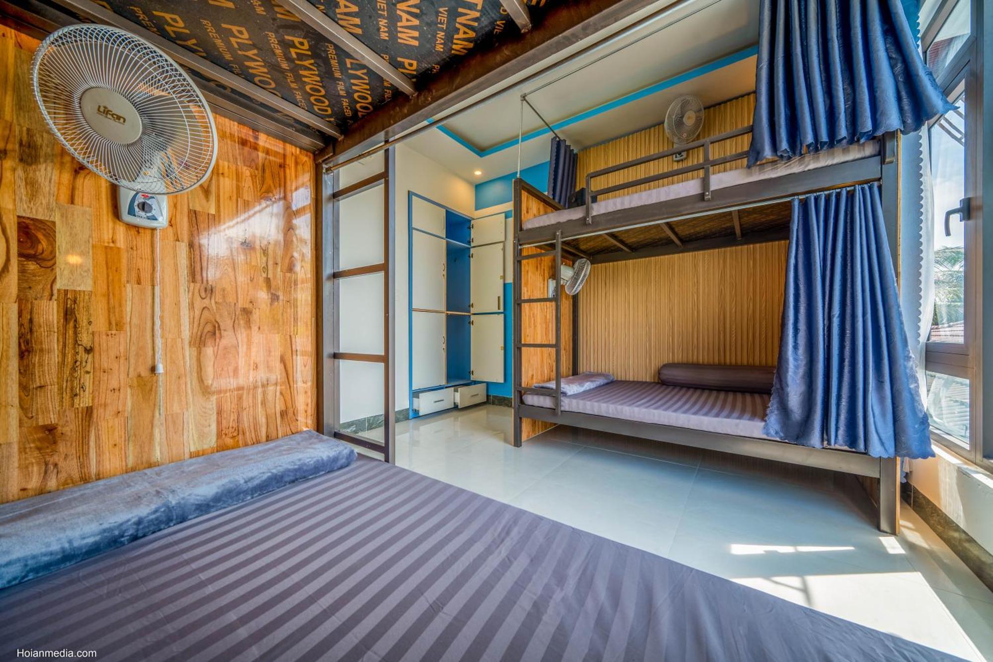 Riverside Dorm And Restaurant Homestay