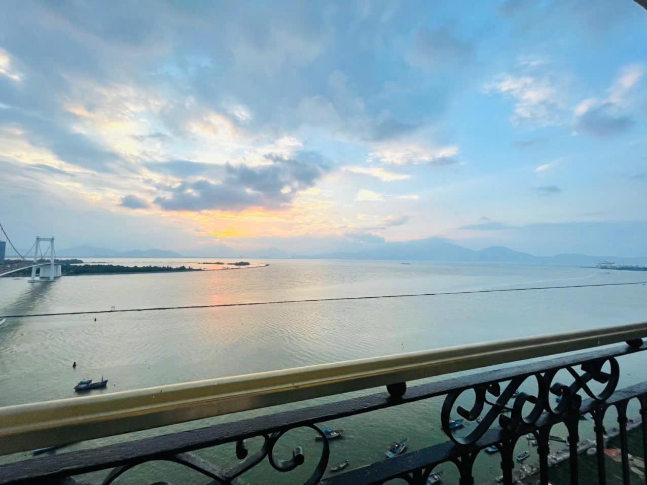 Gold With Sea View In Bay Aparthotel