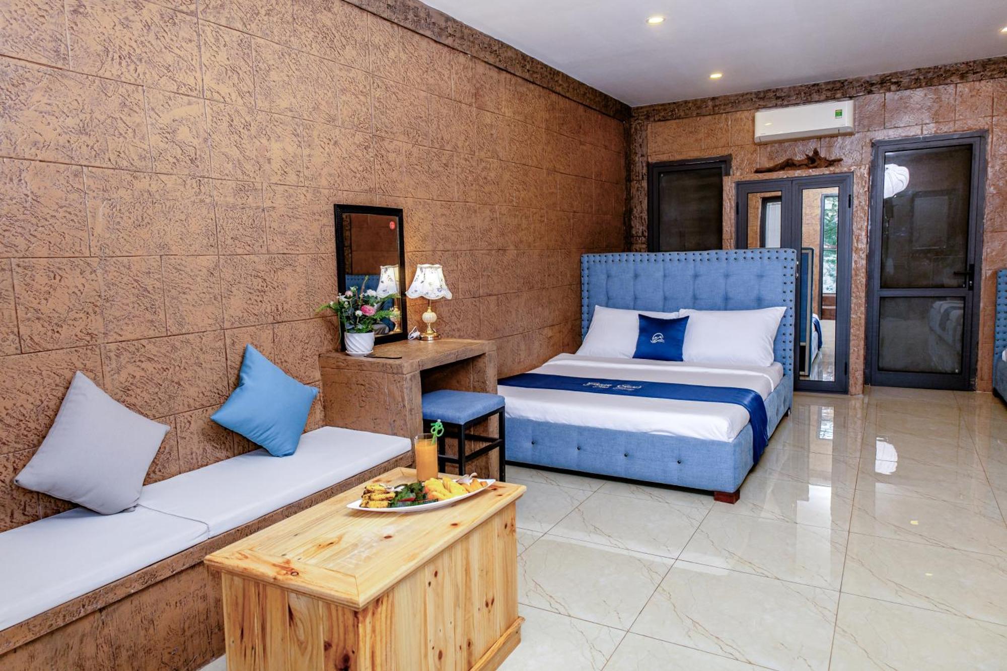 Oasis Hotel 4*