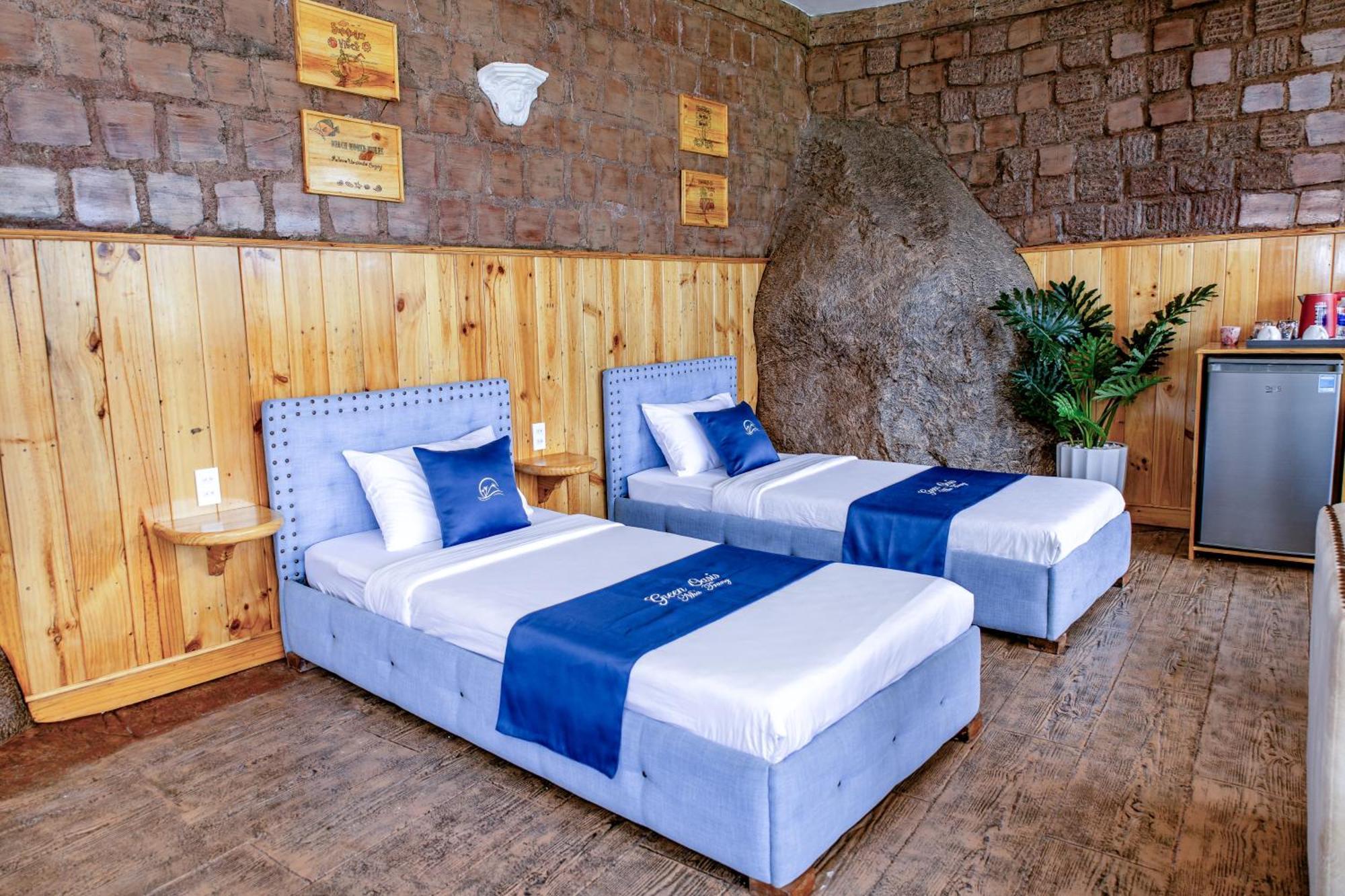 Oasis Hotel