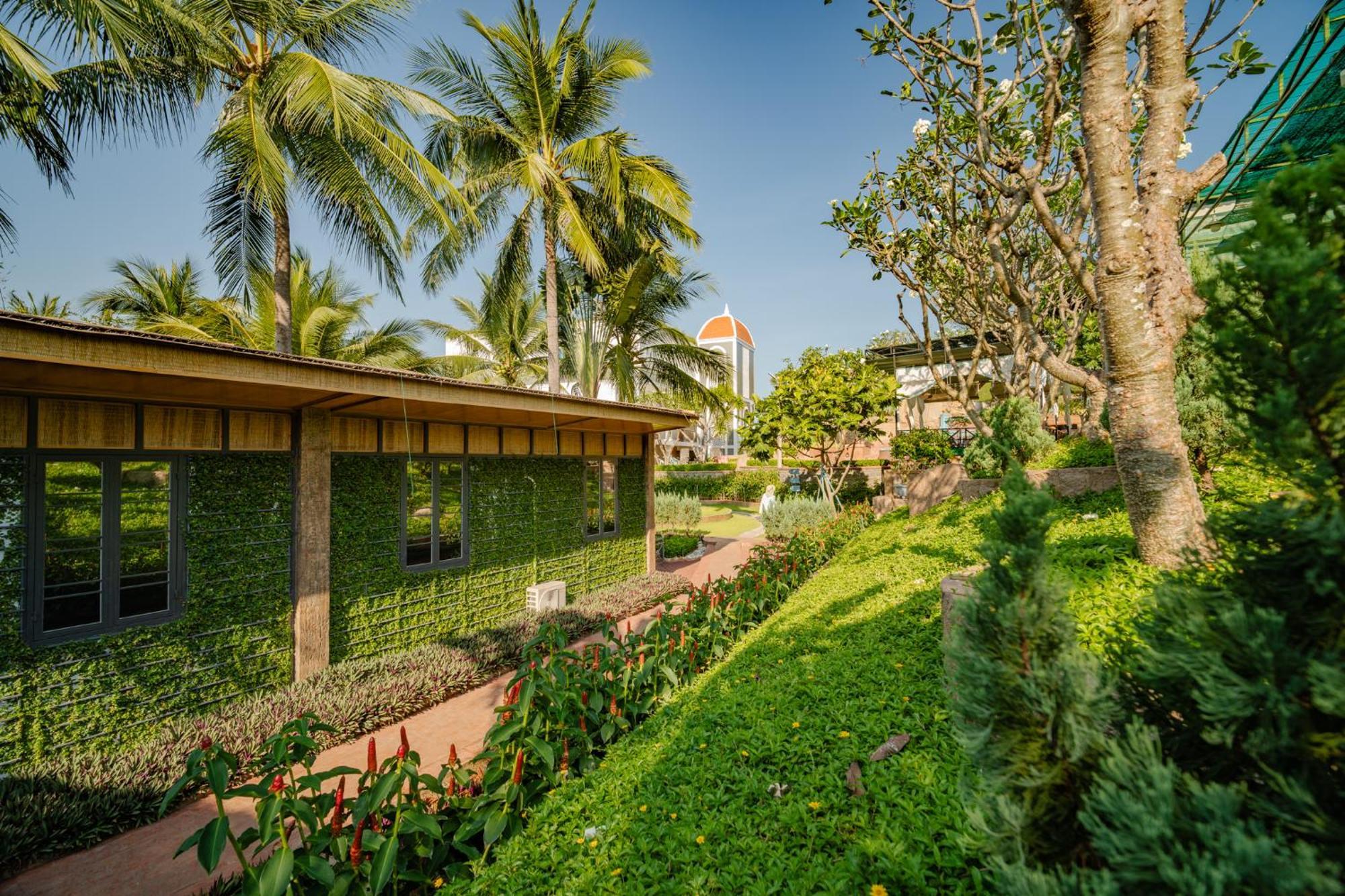Hotel Oasis 4*