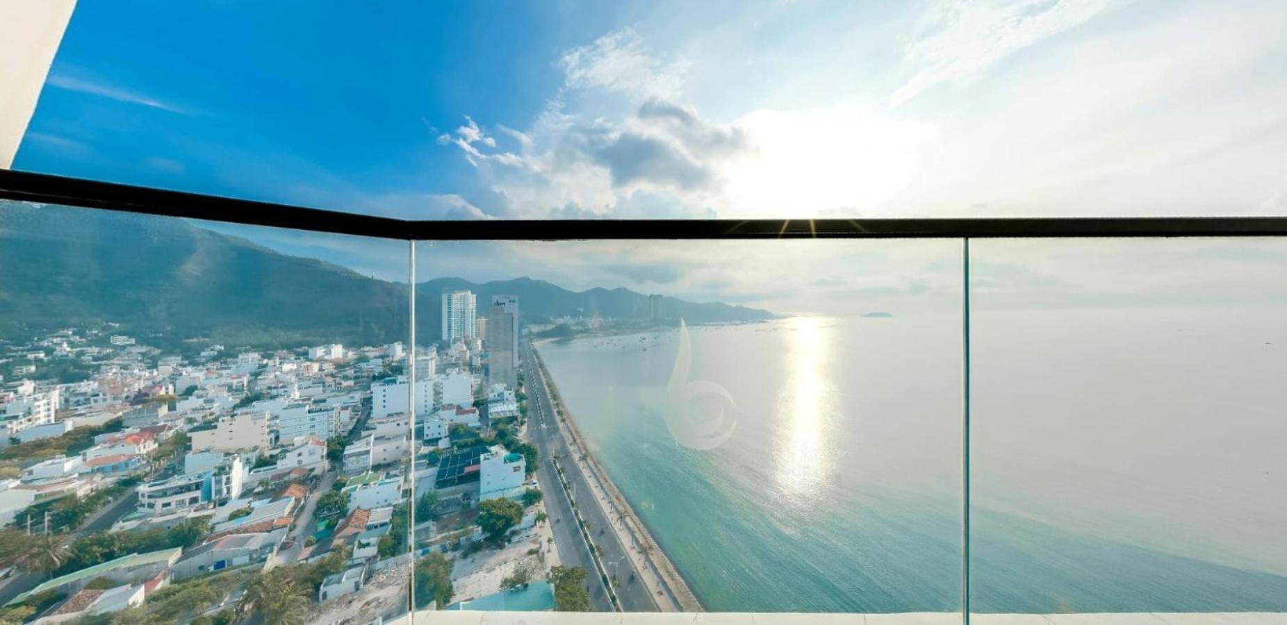 Boton Blue & Hotel Nha Trang